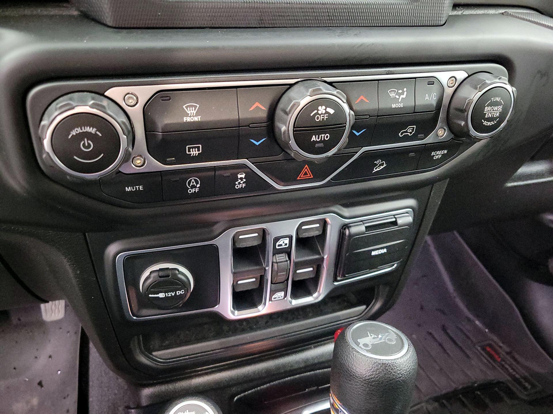 Thumbnail: 2019 Jeep Wrangler - 16