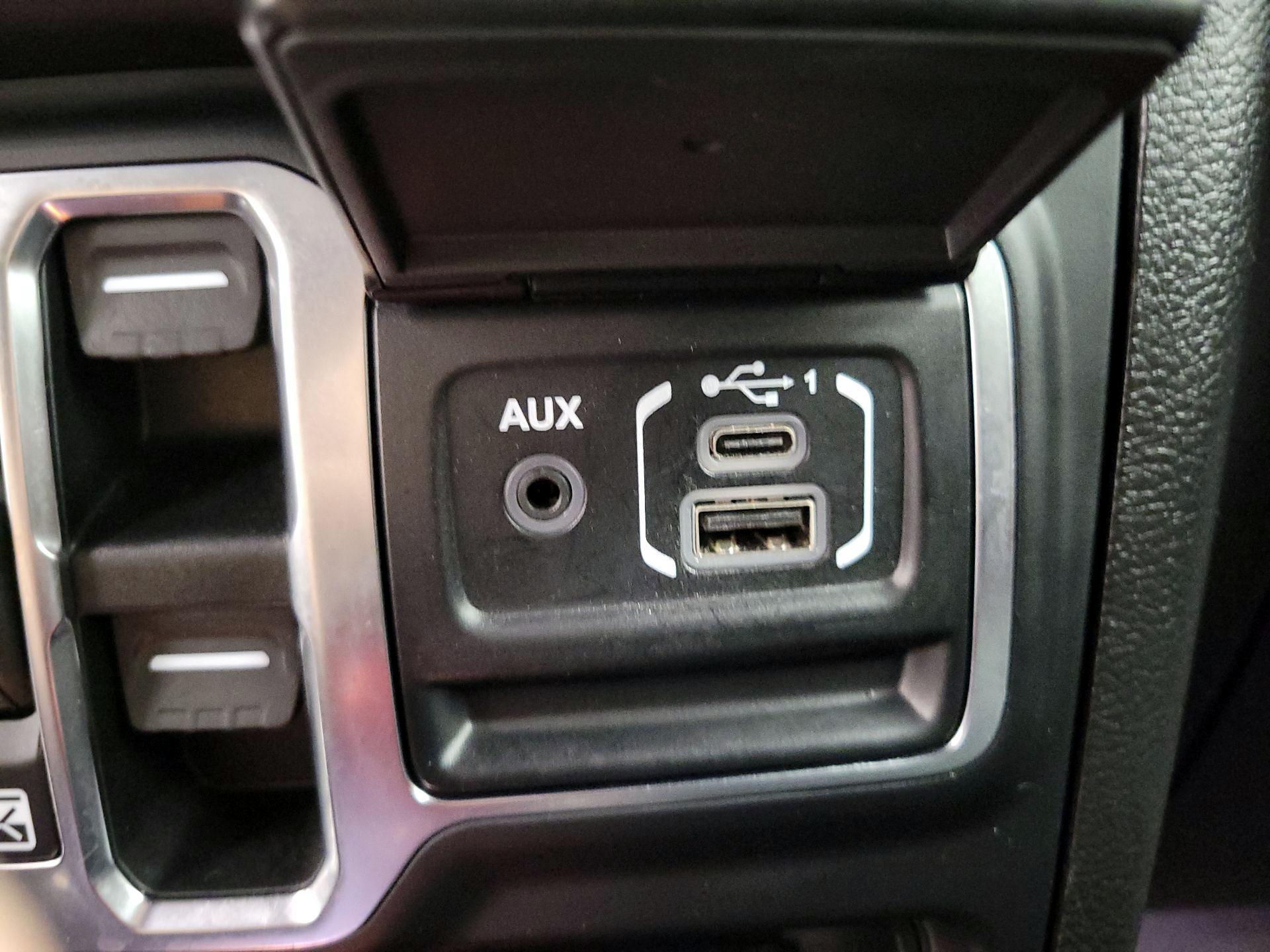 Thumbnail: 2019 Jeep Wrangler - 18