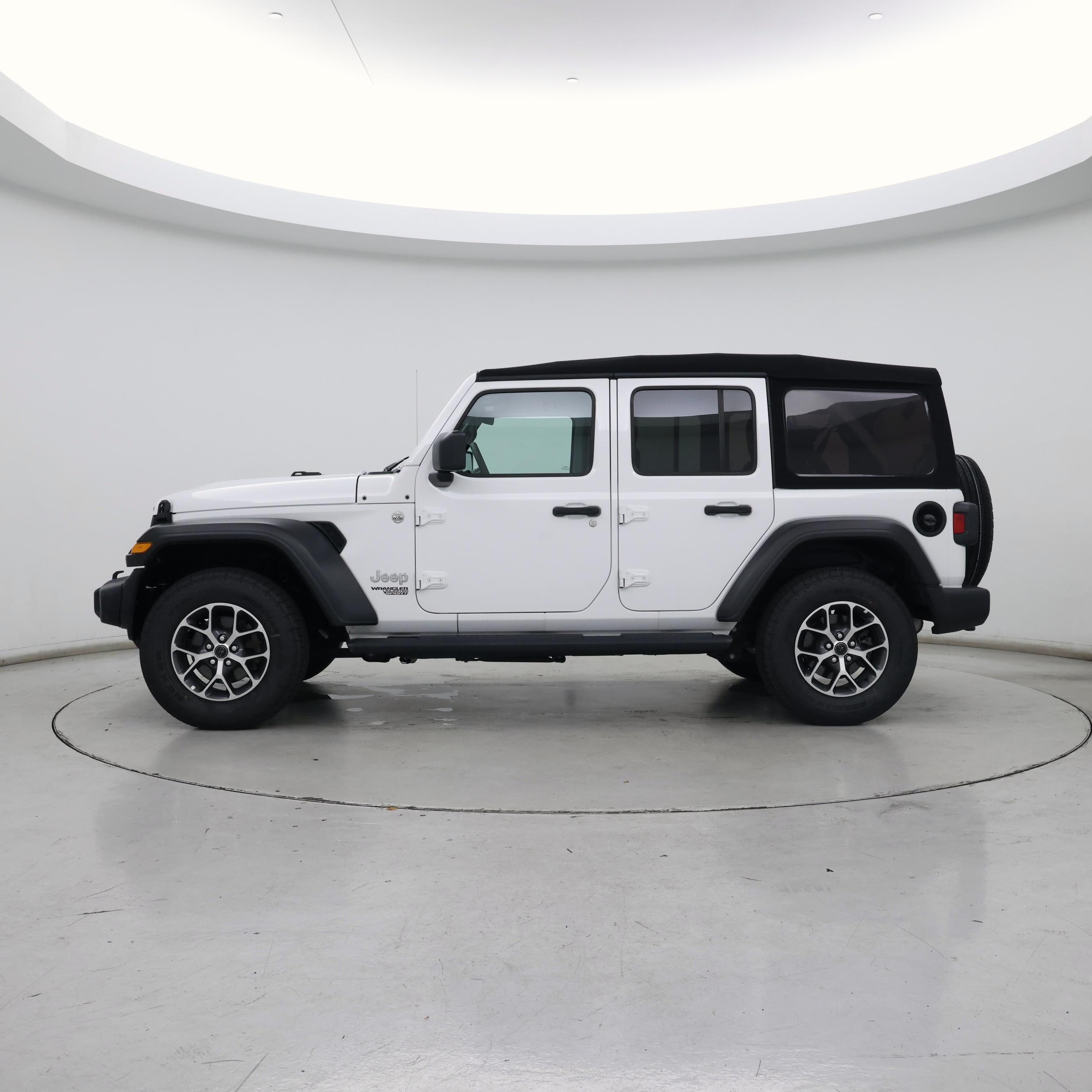 Thumbnail: 2019 Jeep Wrangler - 3
