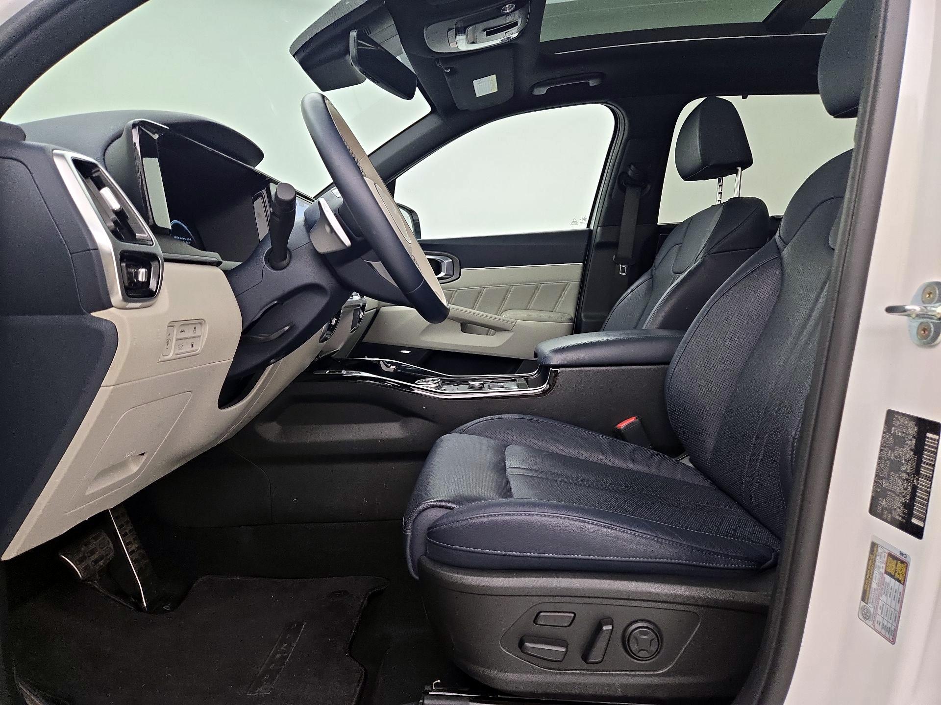 Thumbnail: 2023 Kia Sorento - 11