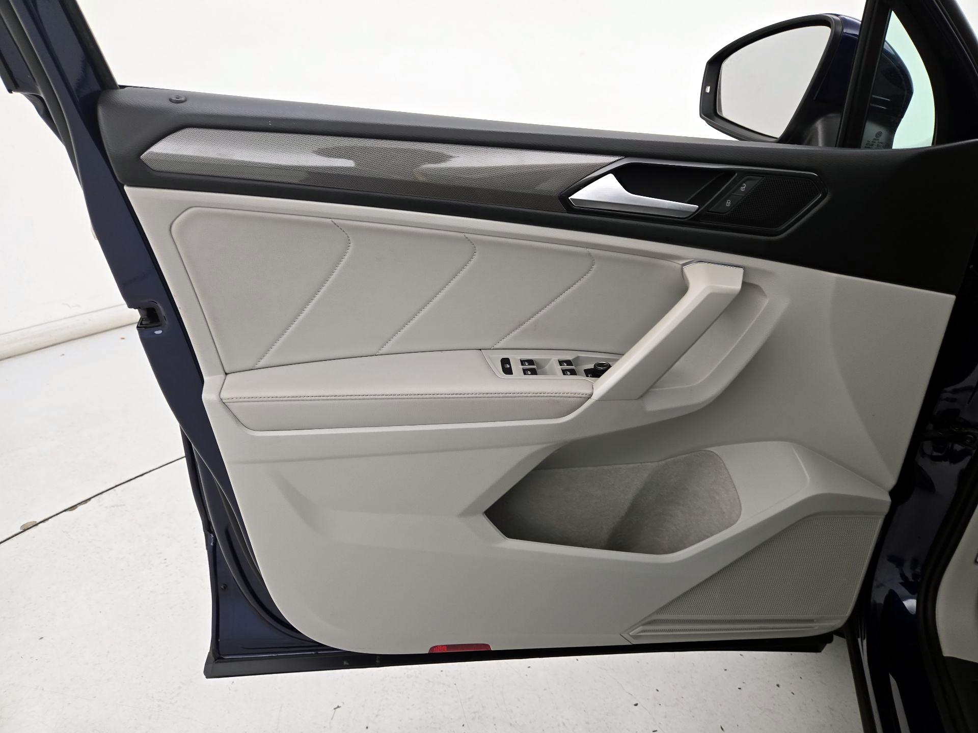 Thumbnail: 2022 Volkswagen Tiguan - 12