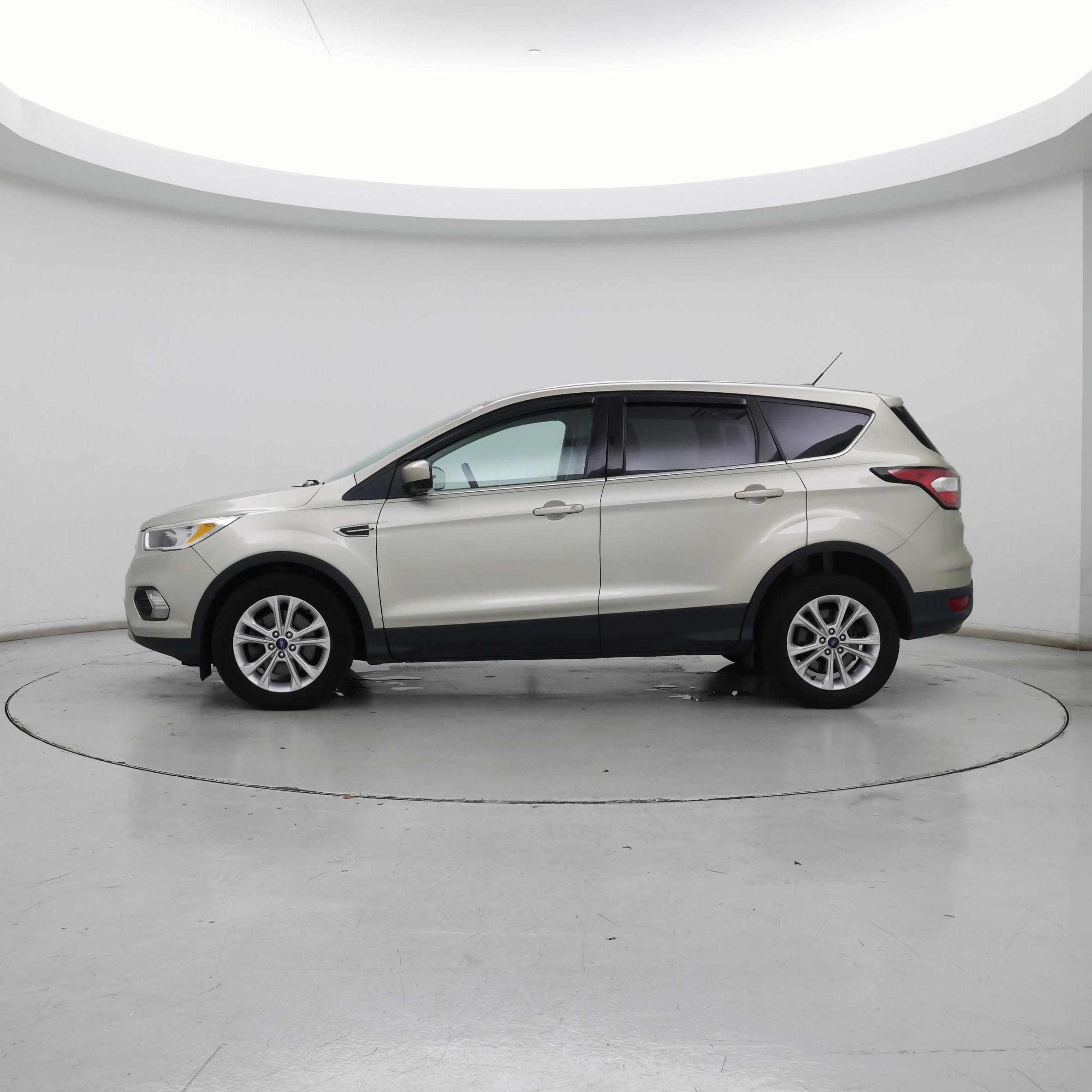 Thumbnail: 2017 Ford Escape - 3