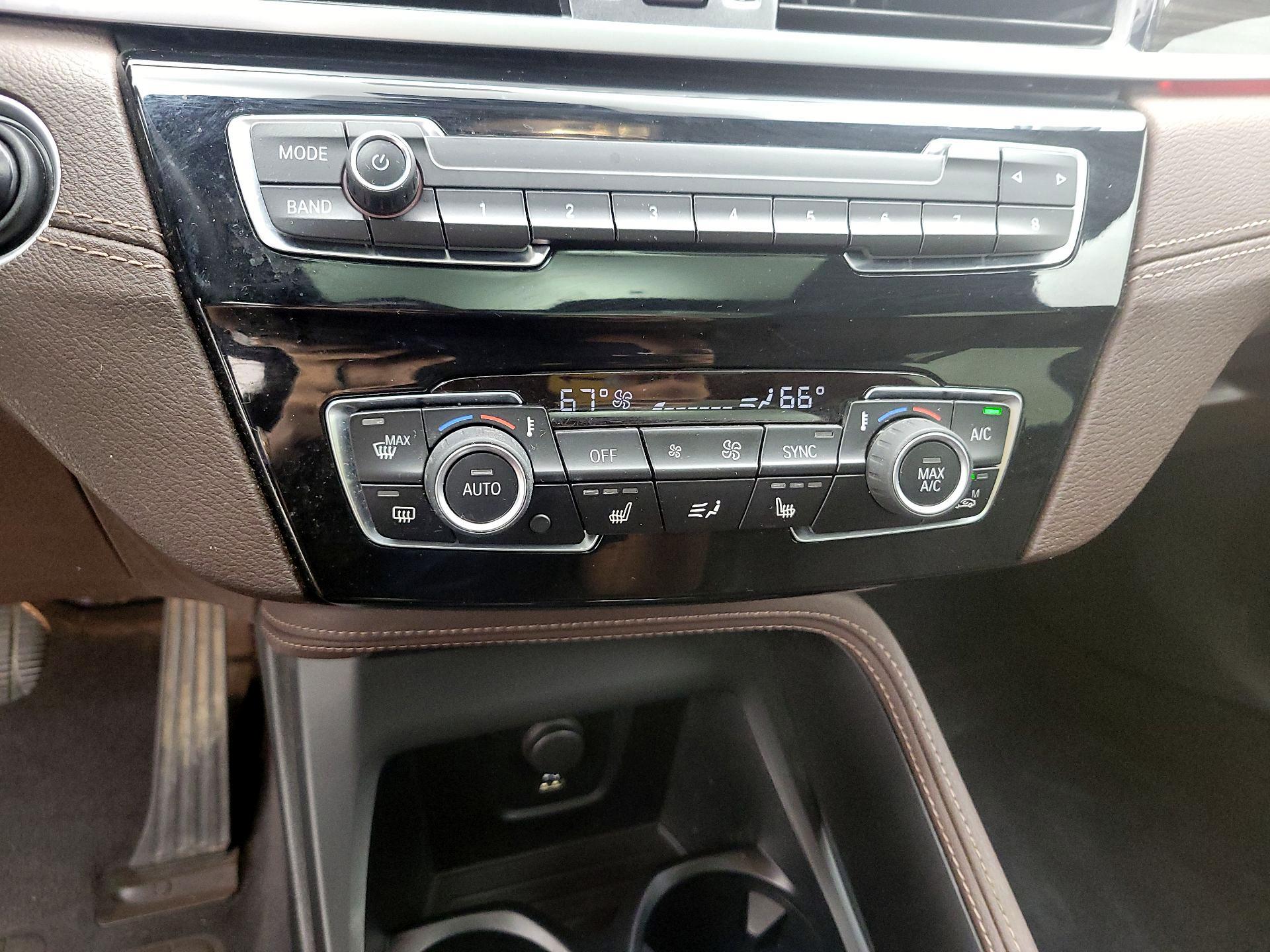 Thumbnail: 2022 BMW X1 - 16