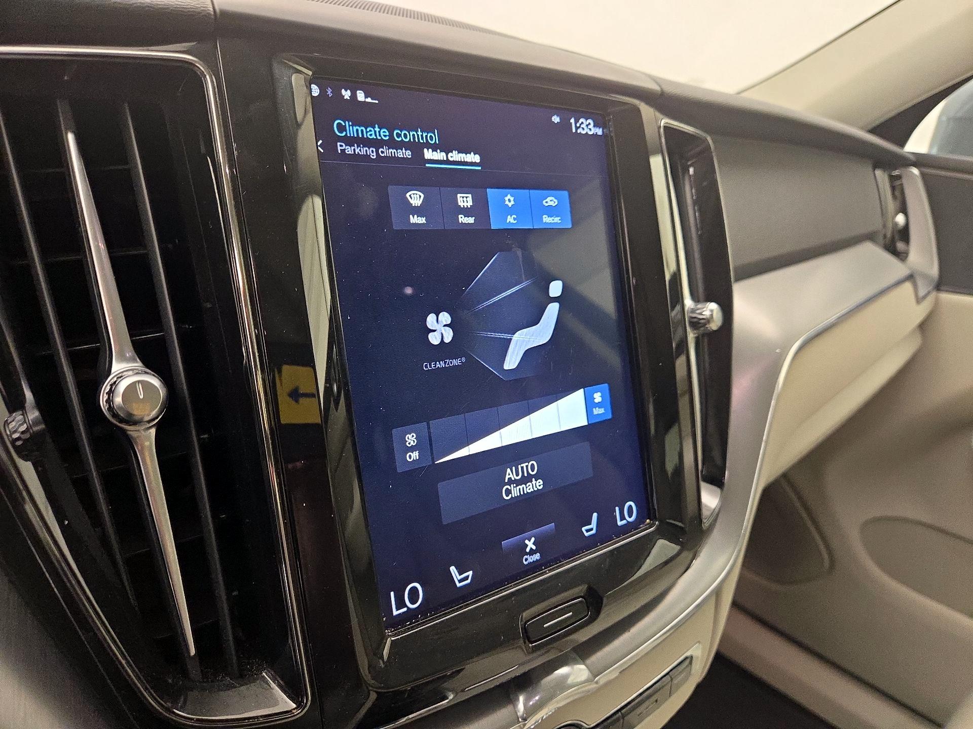 Thumbnail: 2019 Volvo XC60 - 17