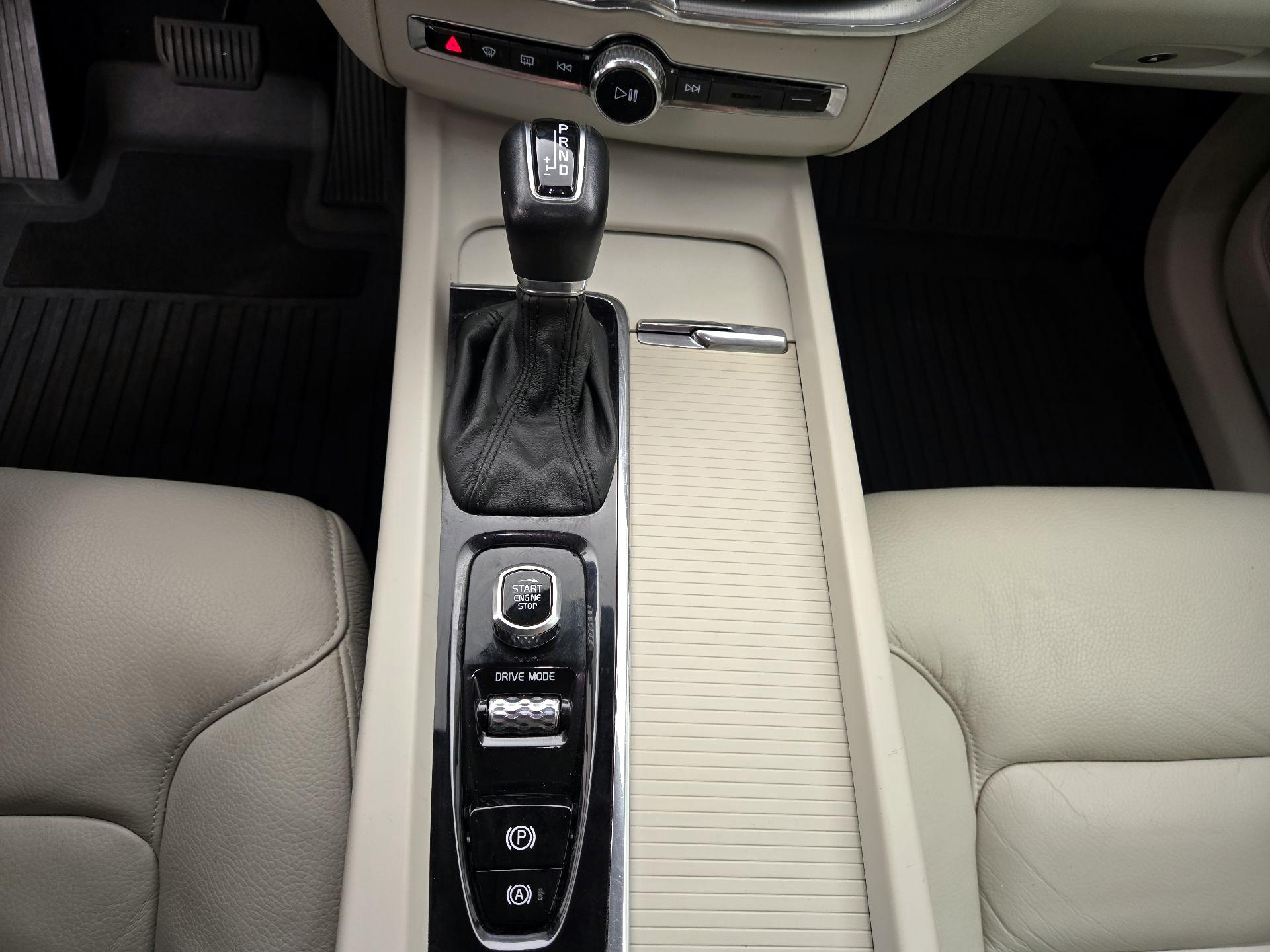 Thumbnail: 2019 Volvo XC60 - 18