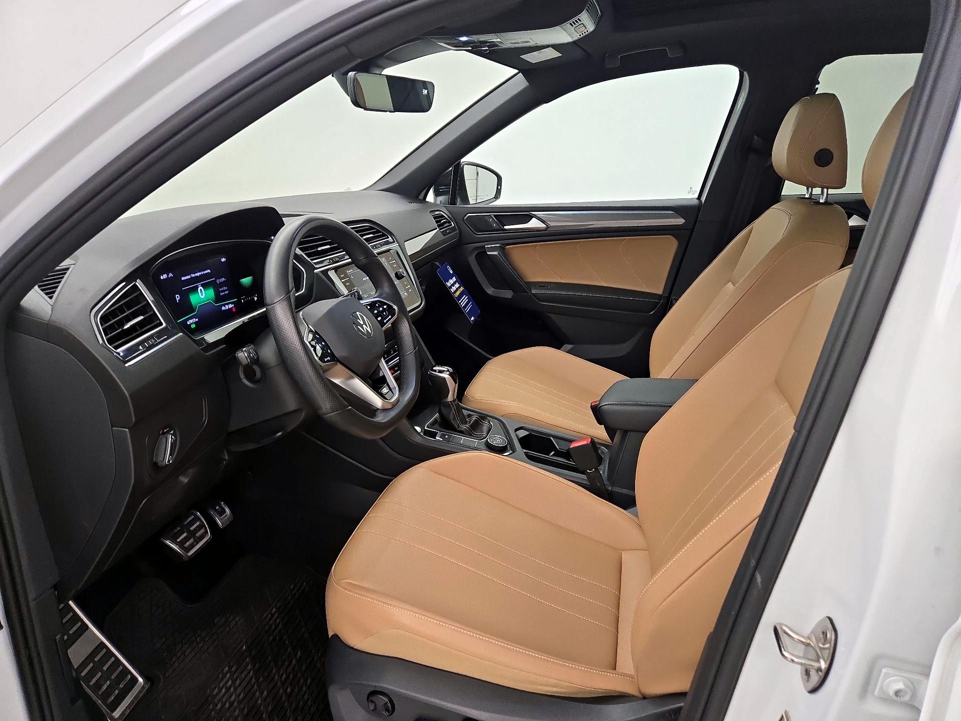 Thumbnail: 2022 Volkswagen Tiguan - 11