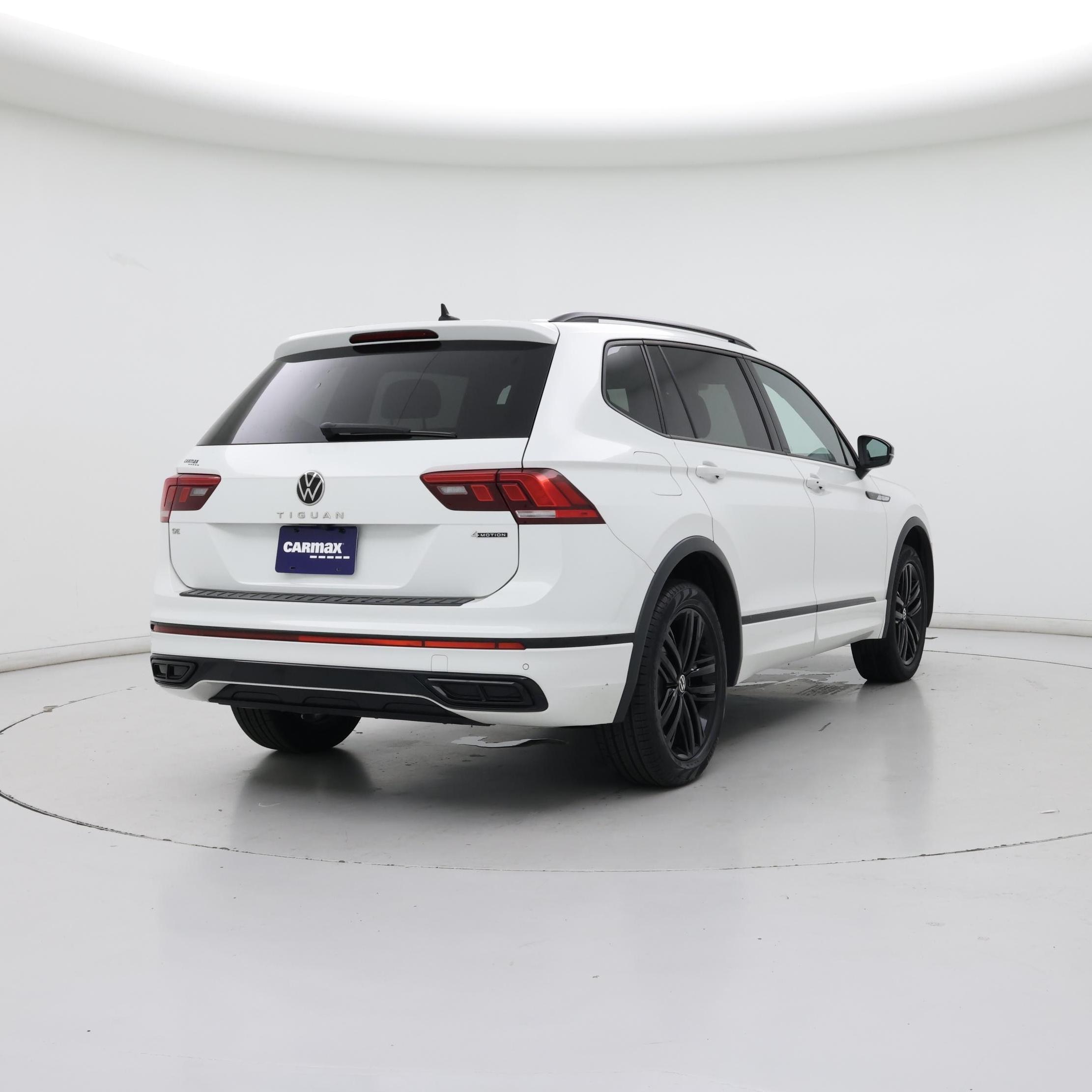 Thumbnail: 2022 Volkswagen Tiguan - 8