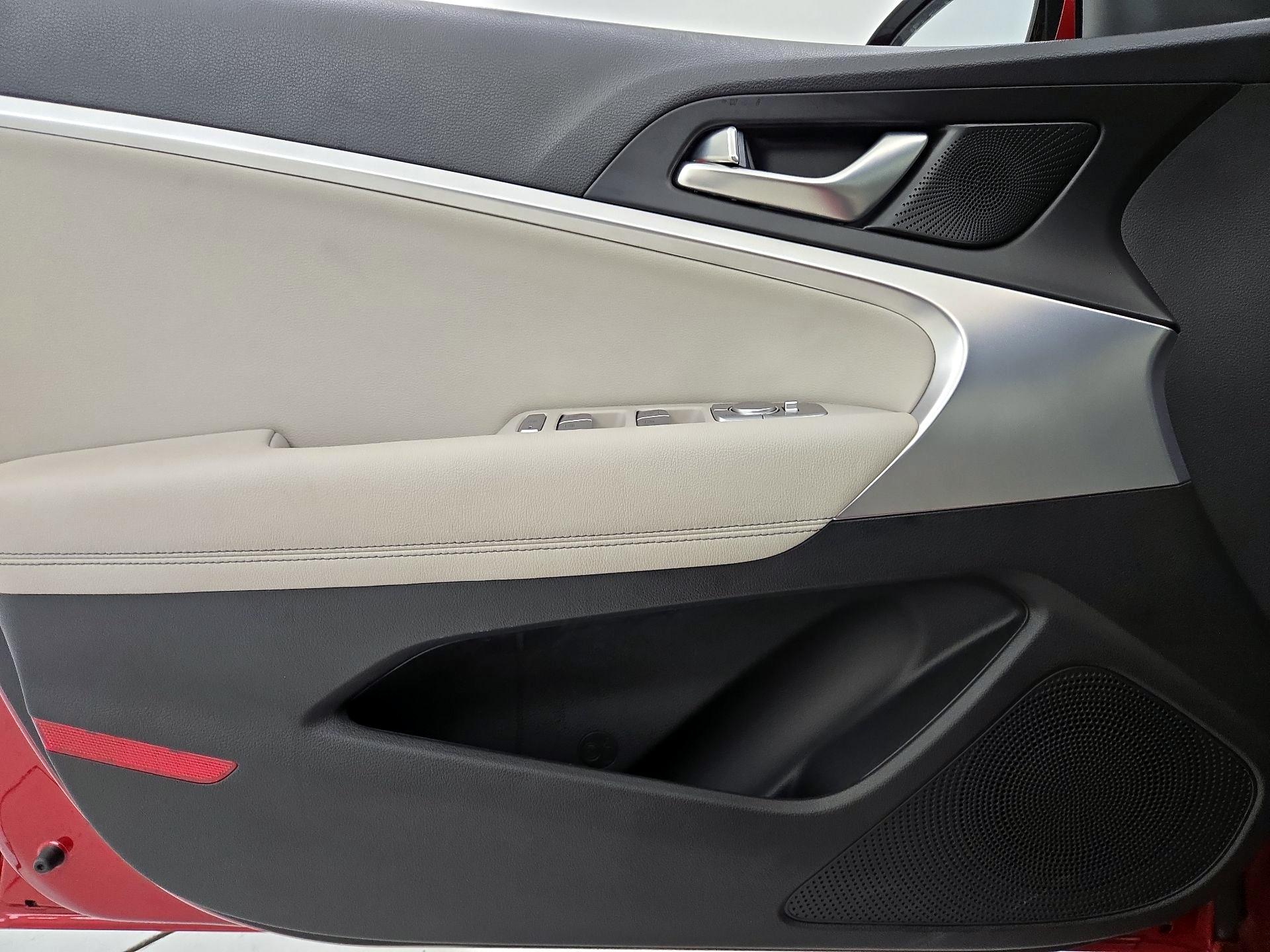 Thumbnail: 2022 Genesis G70 - 12