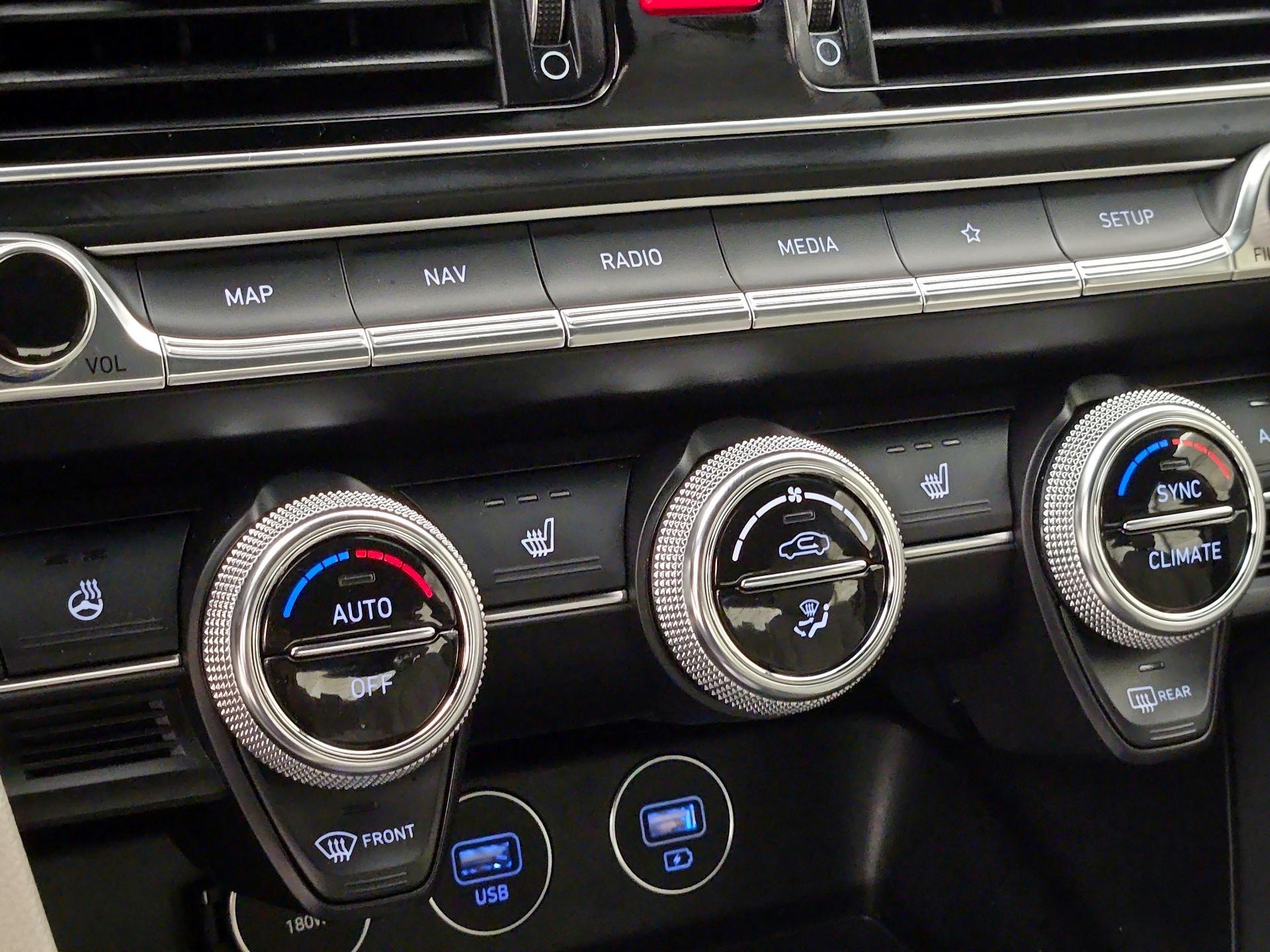 Thumbnail: 2022 Genesis G70 - 17