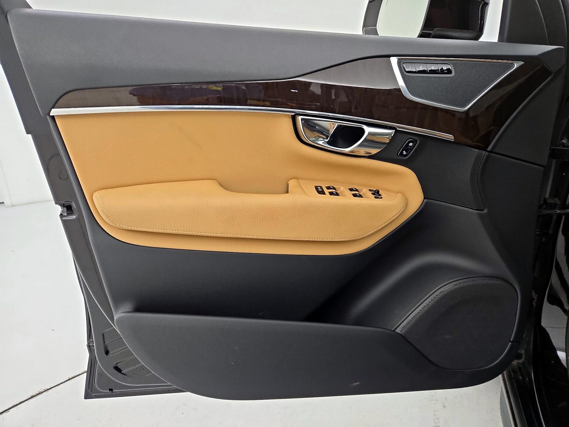 Thumbnail: 2016 Volvo XC90 - 12
