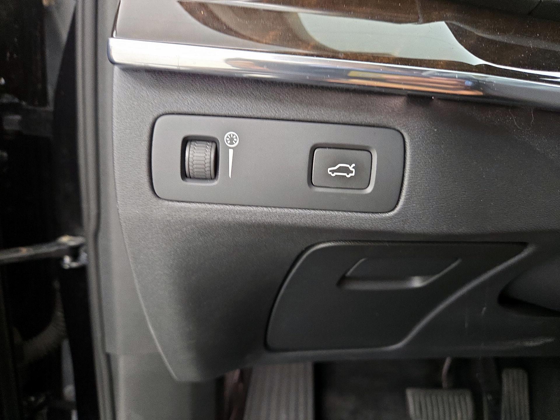Thumbnail: 2016 Volvo XC90 - 13