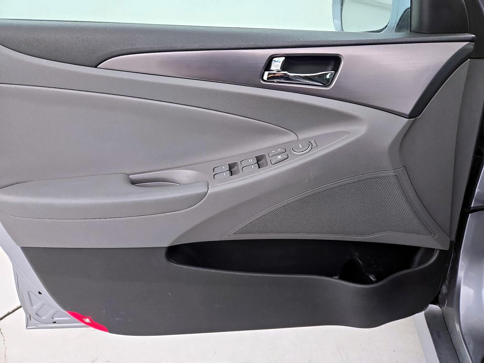 Thumbnail: 2015 Hyundai Sonata - 12