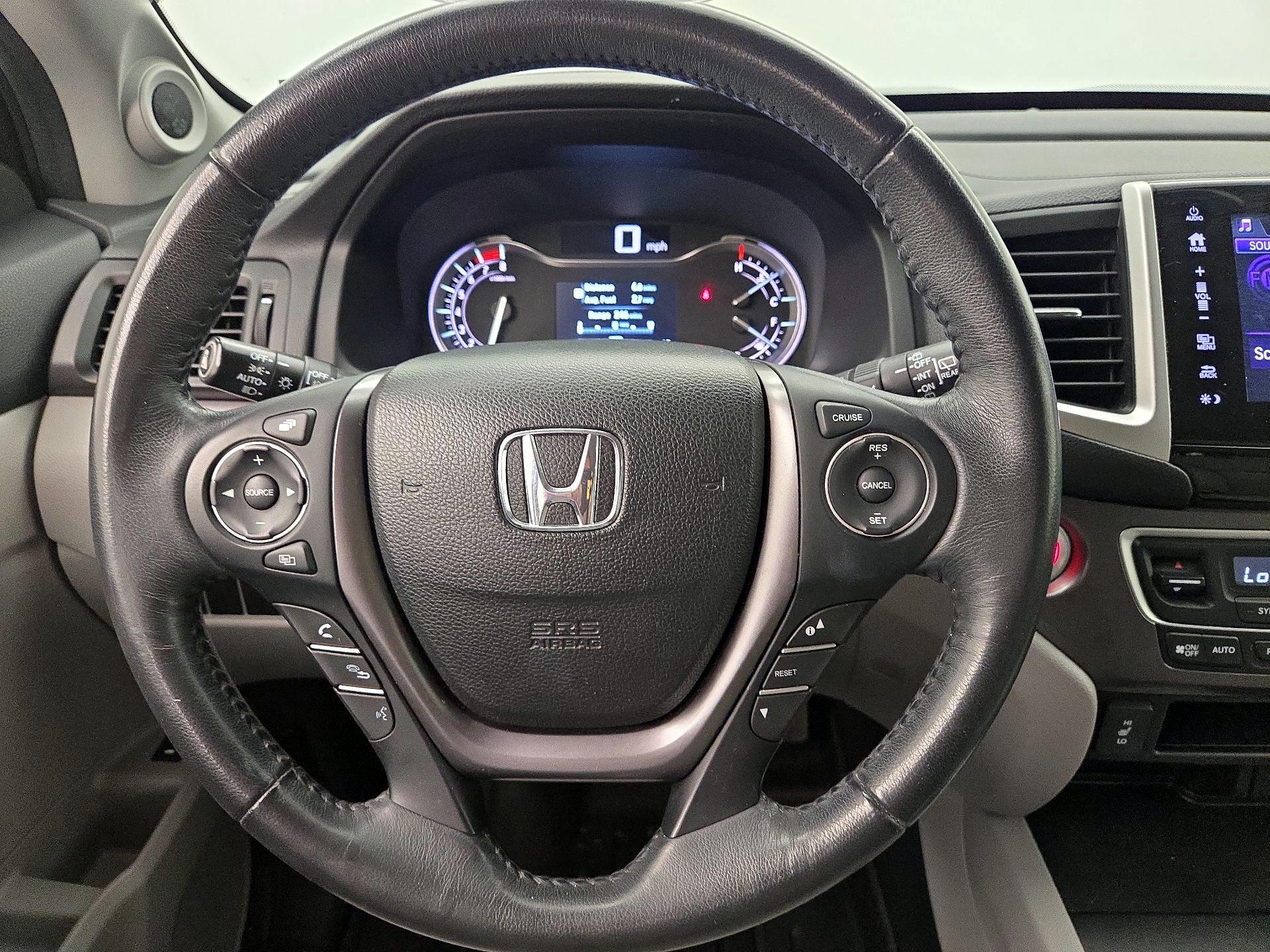 Thumbnail: 2017 Honda Pilot - 10