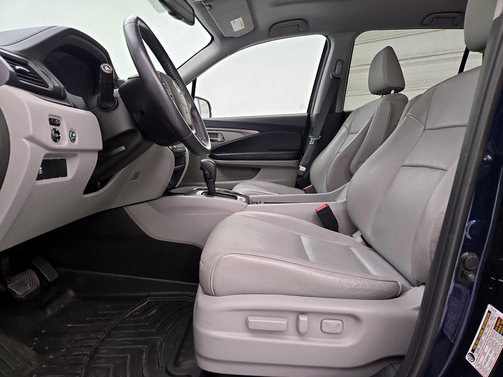 Thumbnail: 2017 Honda Pilot - 11