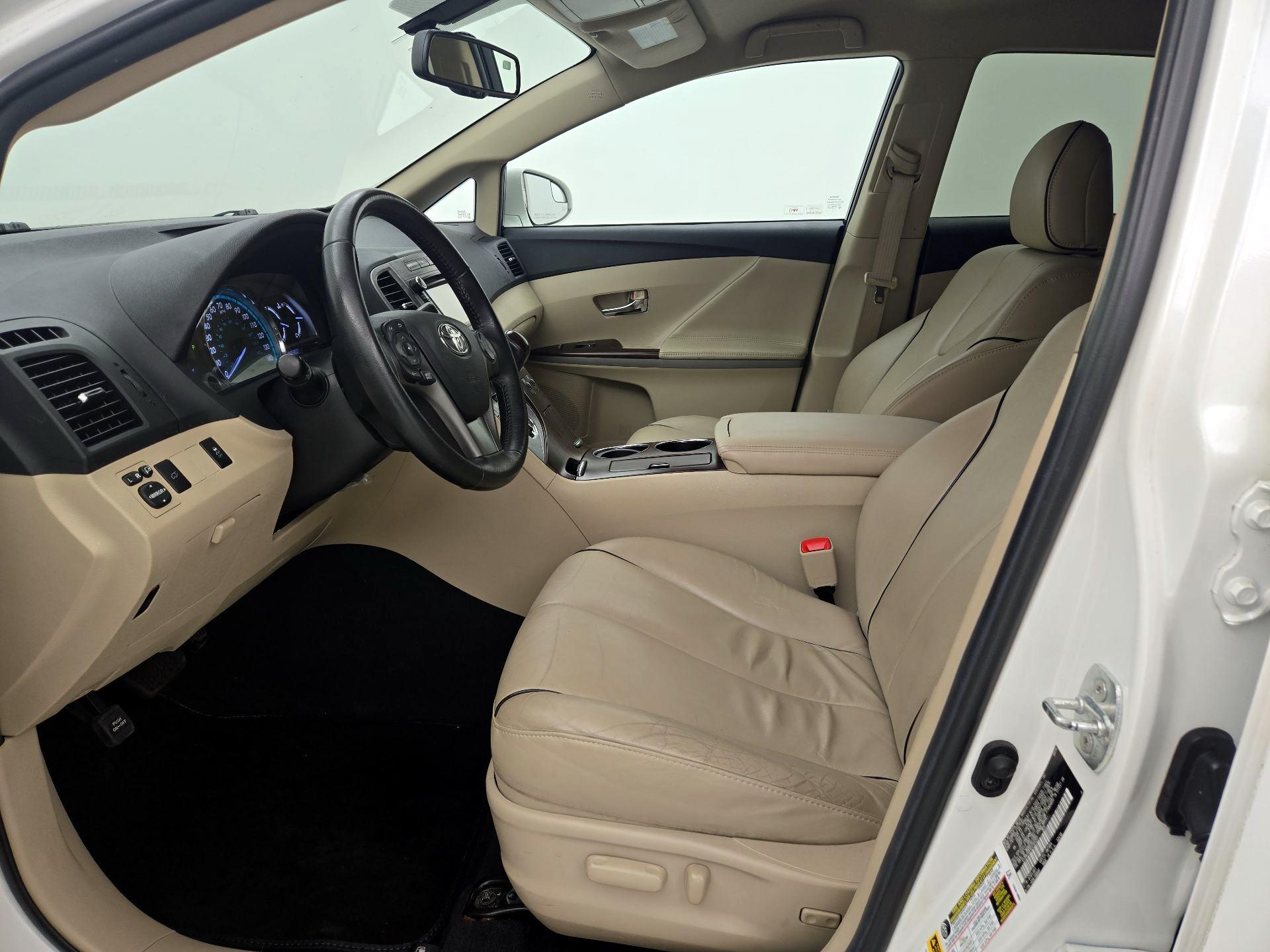 Thumbnail: 2014 Toyota Venza - 11