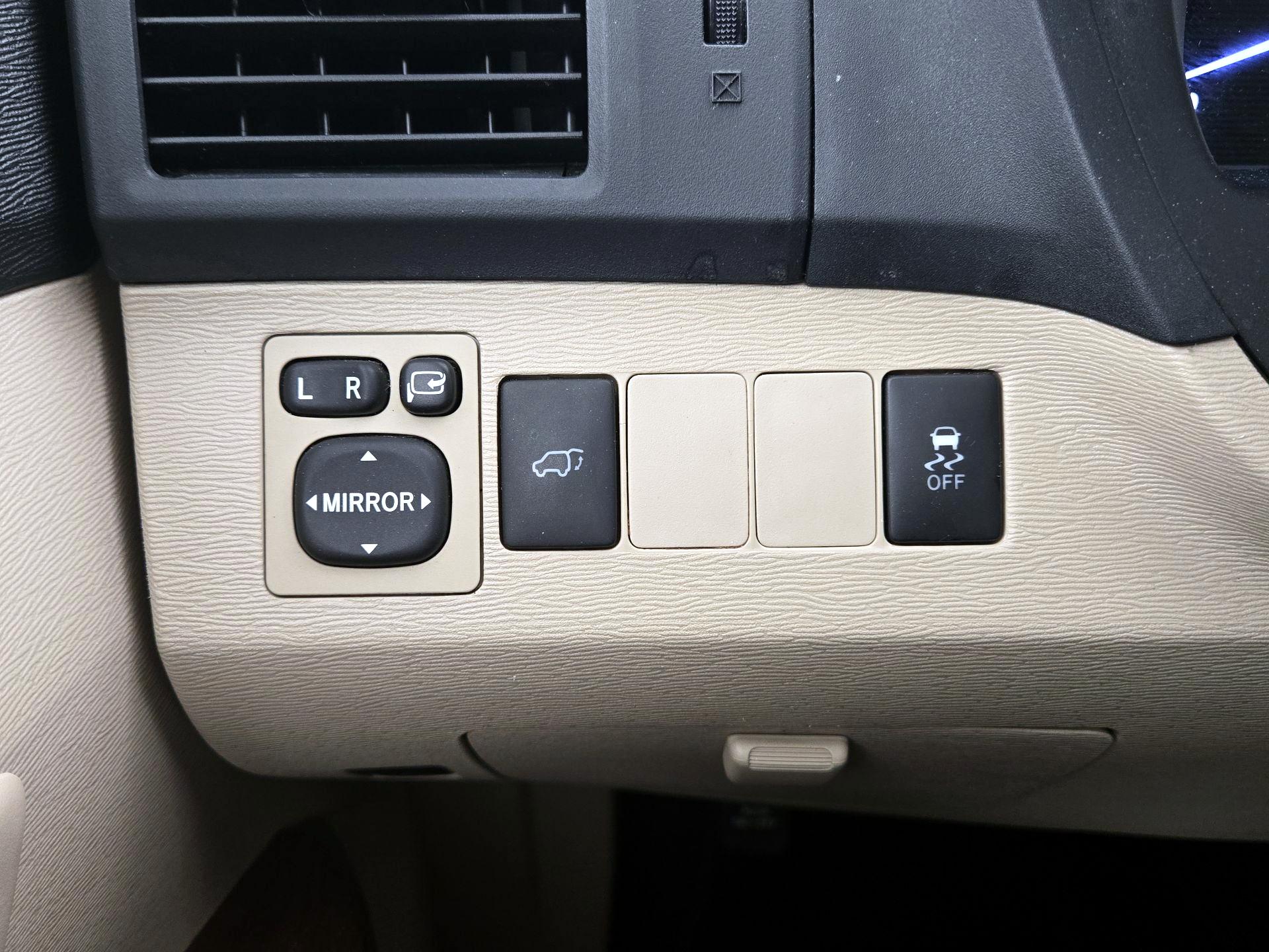 Thumbnail: 2014 Toyota Venza - 13