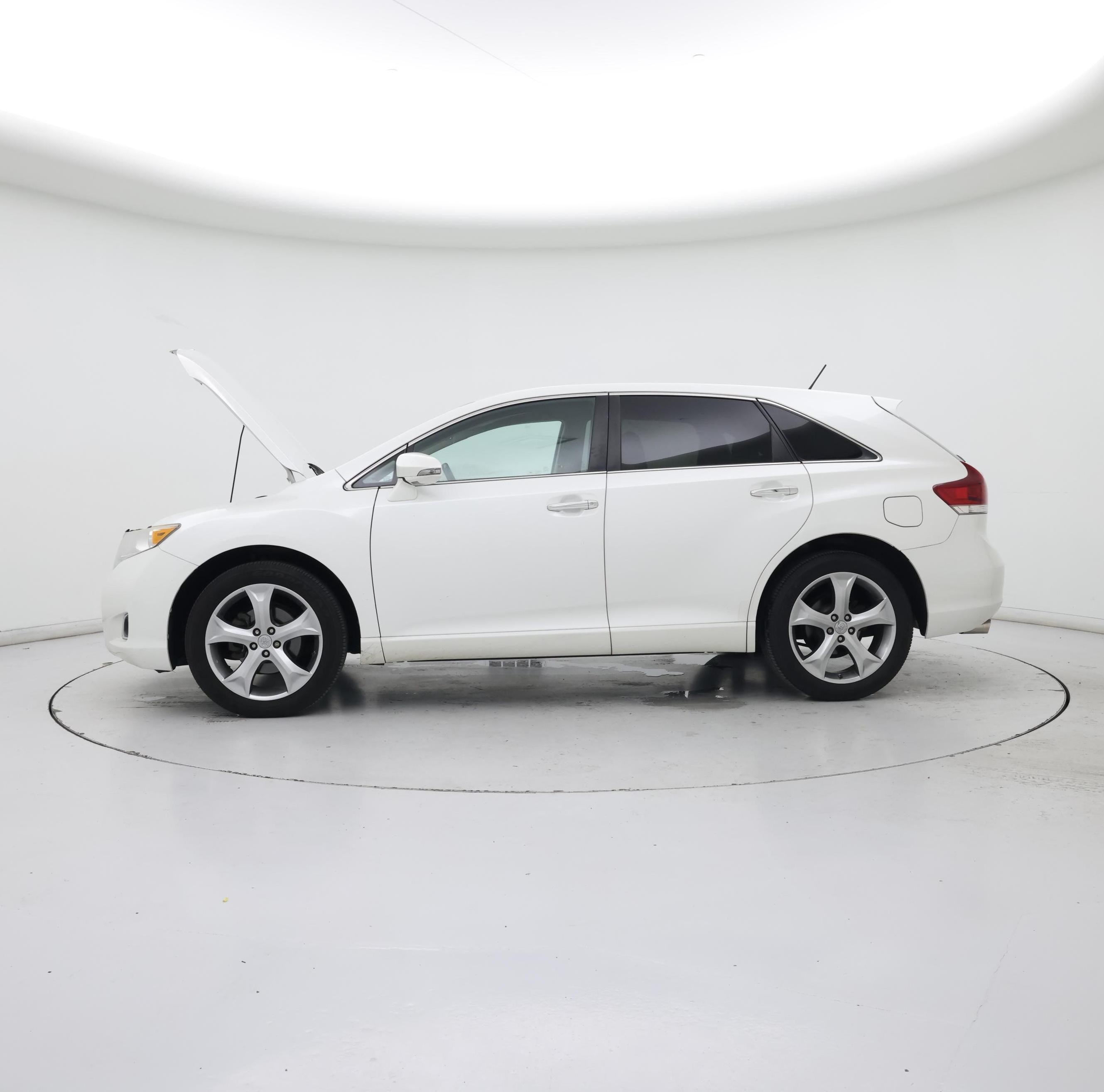 Thumbnail: 2014 Toyota Venza - 3