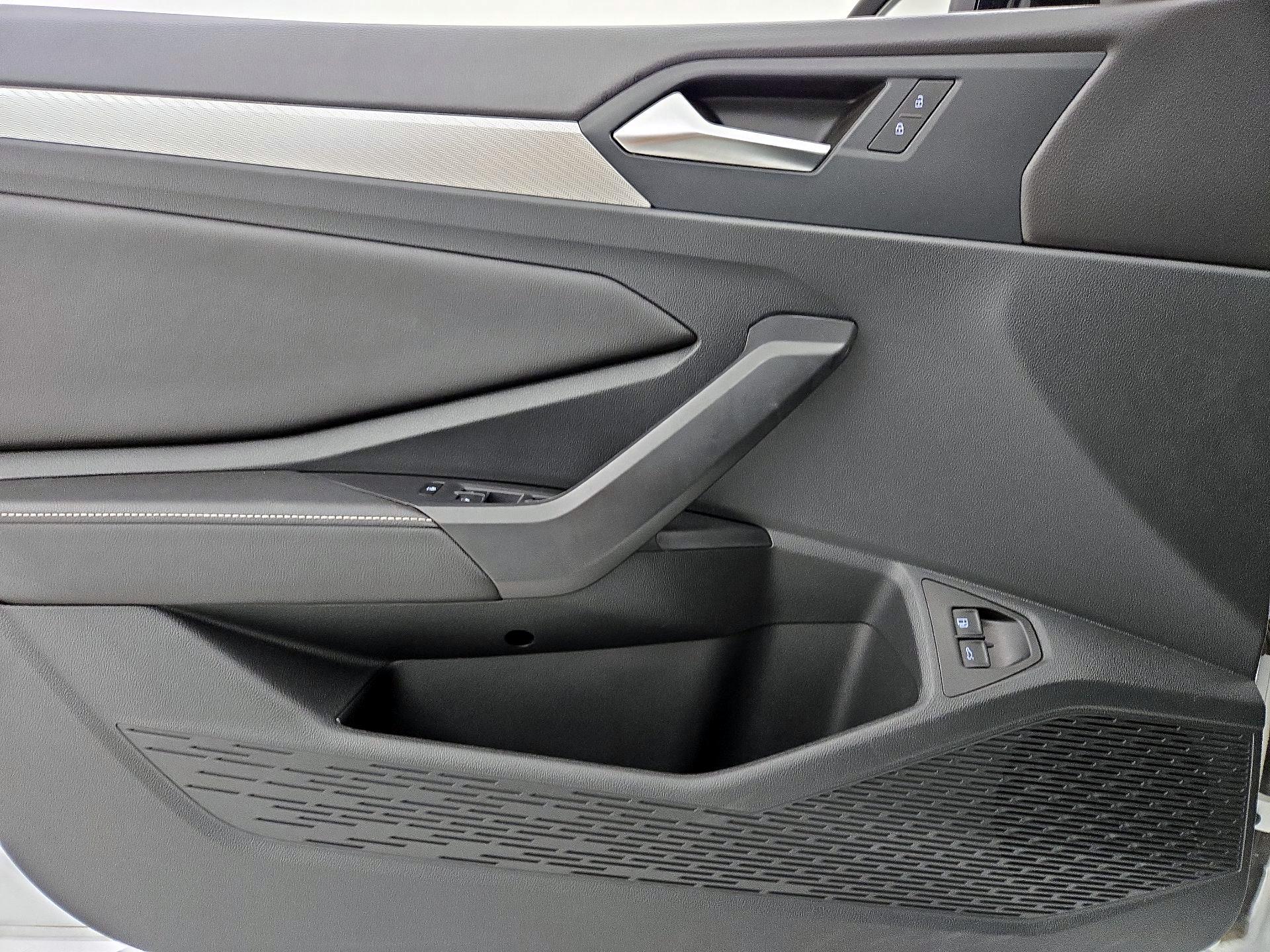 Thumbnail: 2024 Volkswagen Jetta - 12