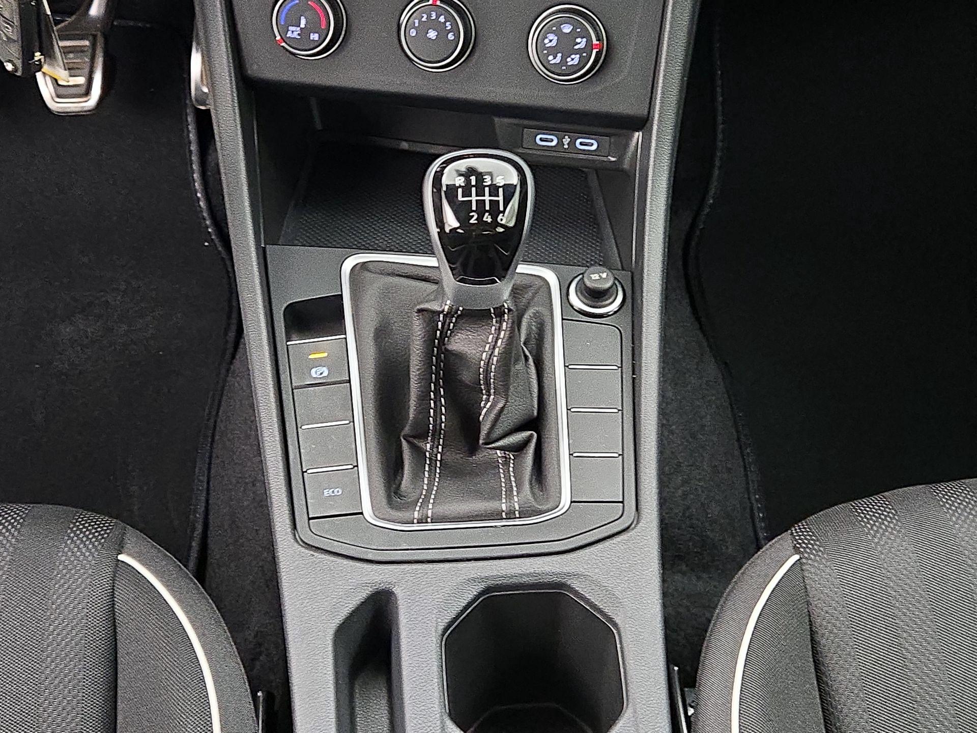 Thumbnail: 2024 Volkswagen Jetta - 17