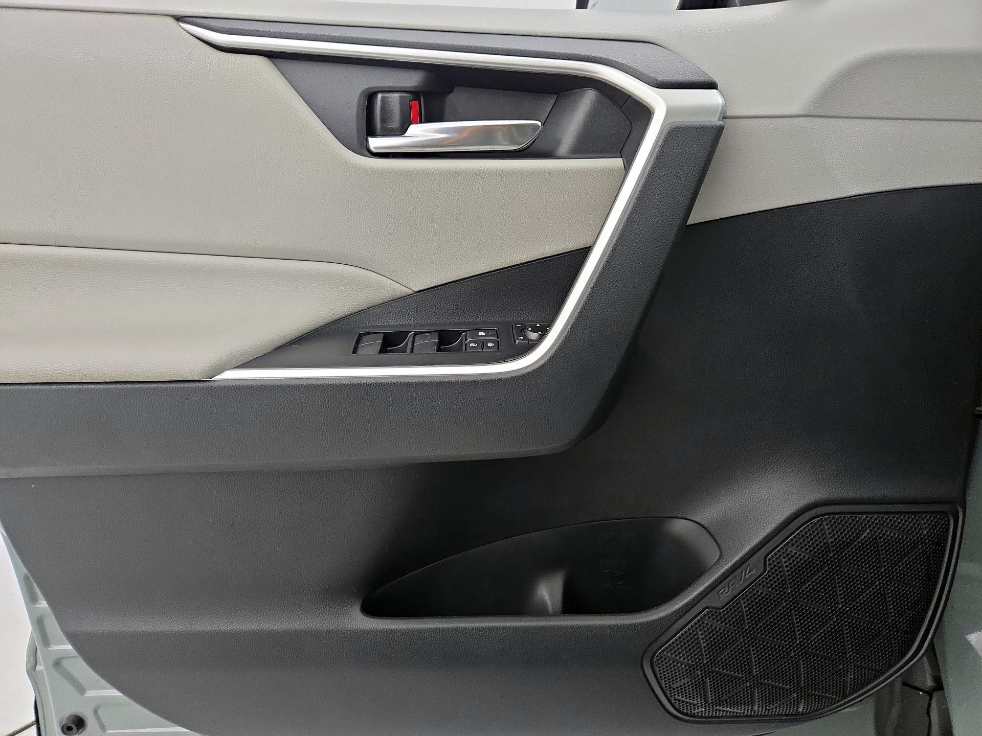 Thumbnail: 2019 Toyota RAV4 - 12