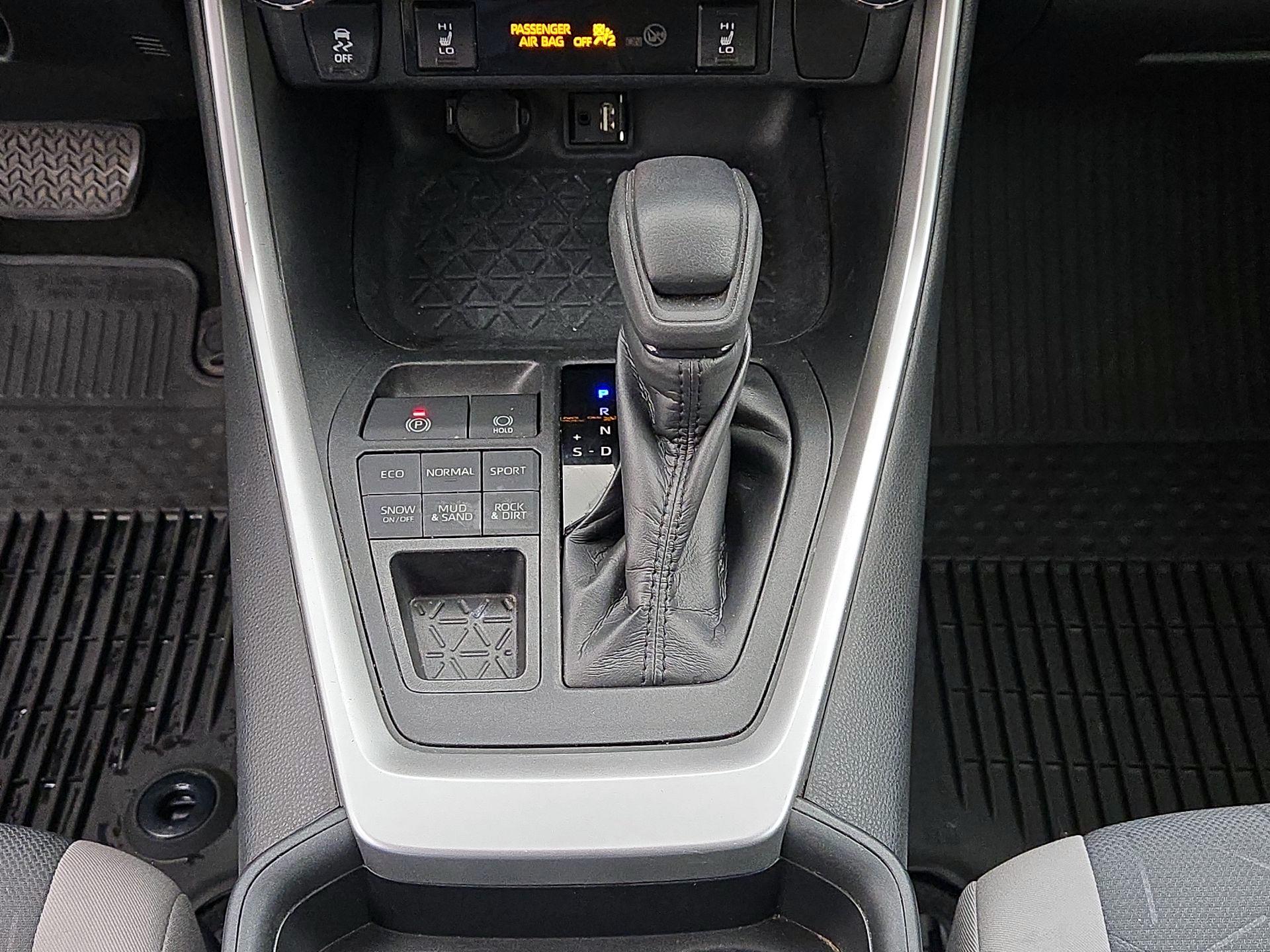 Thumbnail: 2019 Toyota RAV4 - 17