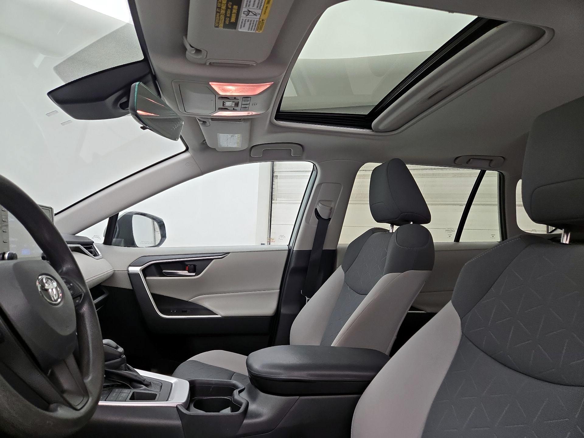Thumbnail: 2019 Toyota RAV4 - 19