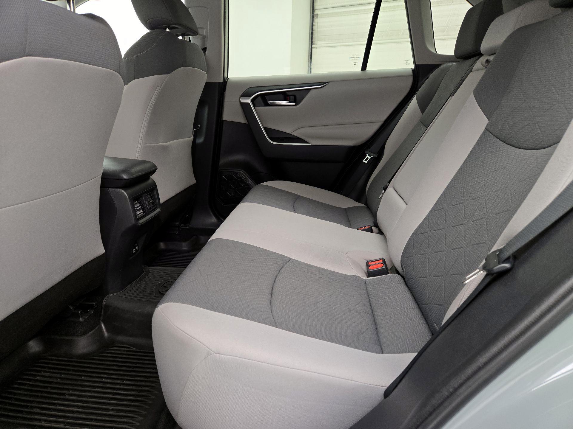 Thumbnail: 2019 Toyota RAV4 - 20