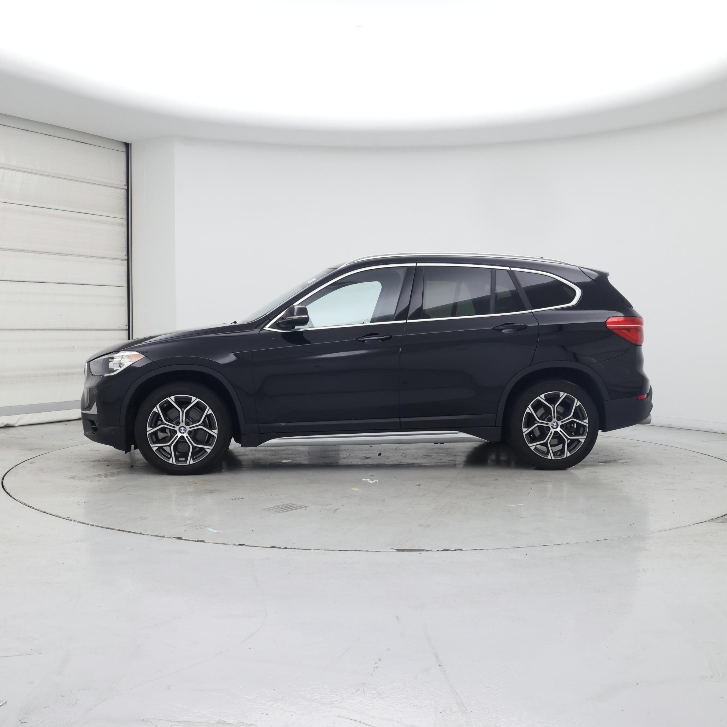 Thumbnail: 2021 BMW X1 - 3