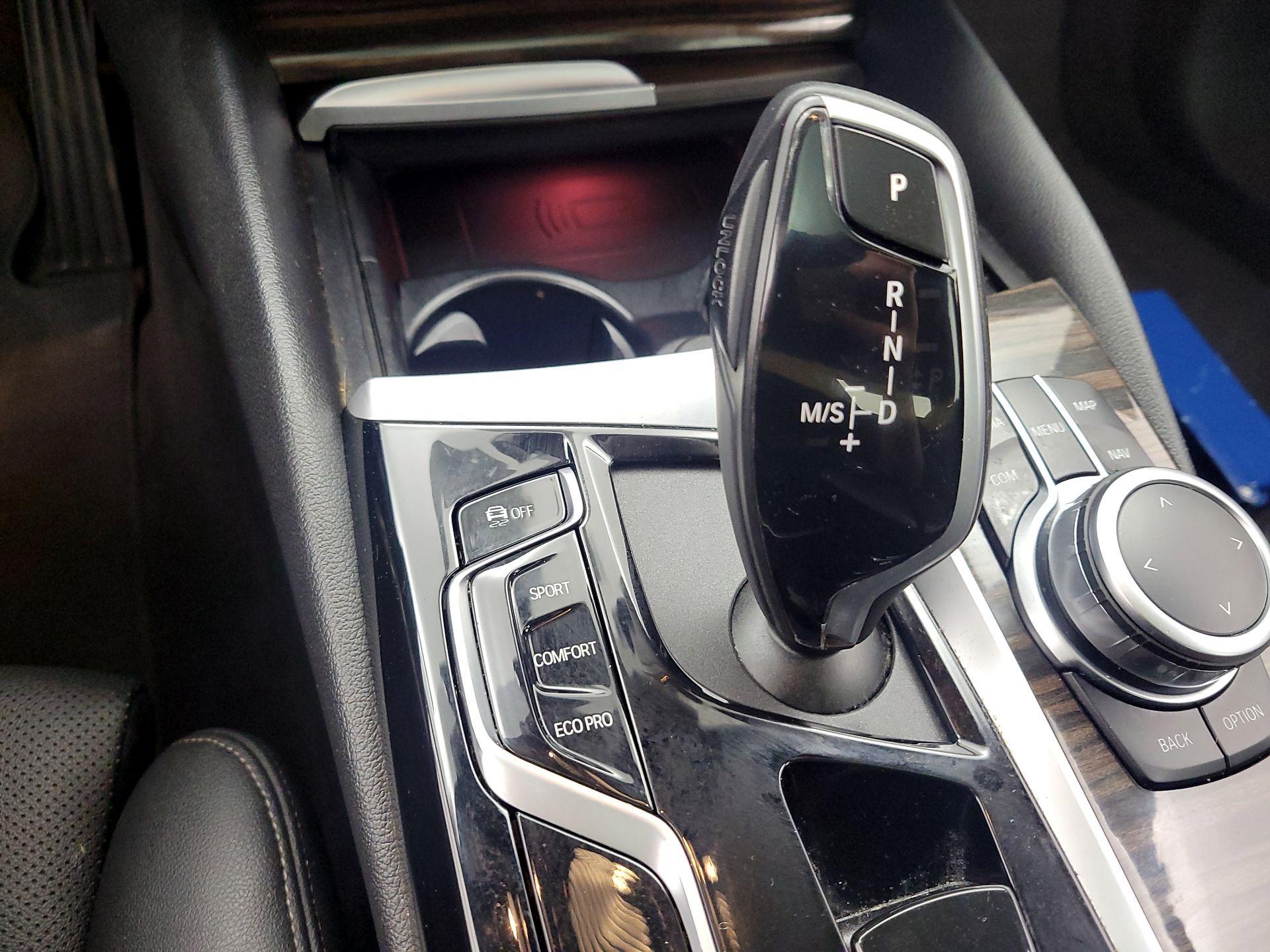 Thumbnail: 2022 BMW 5 Series - 18