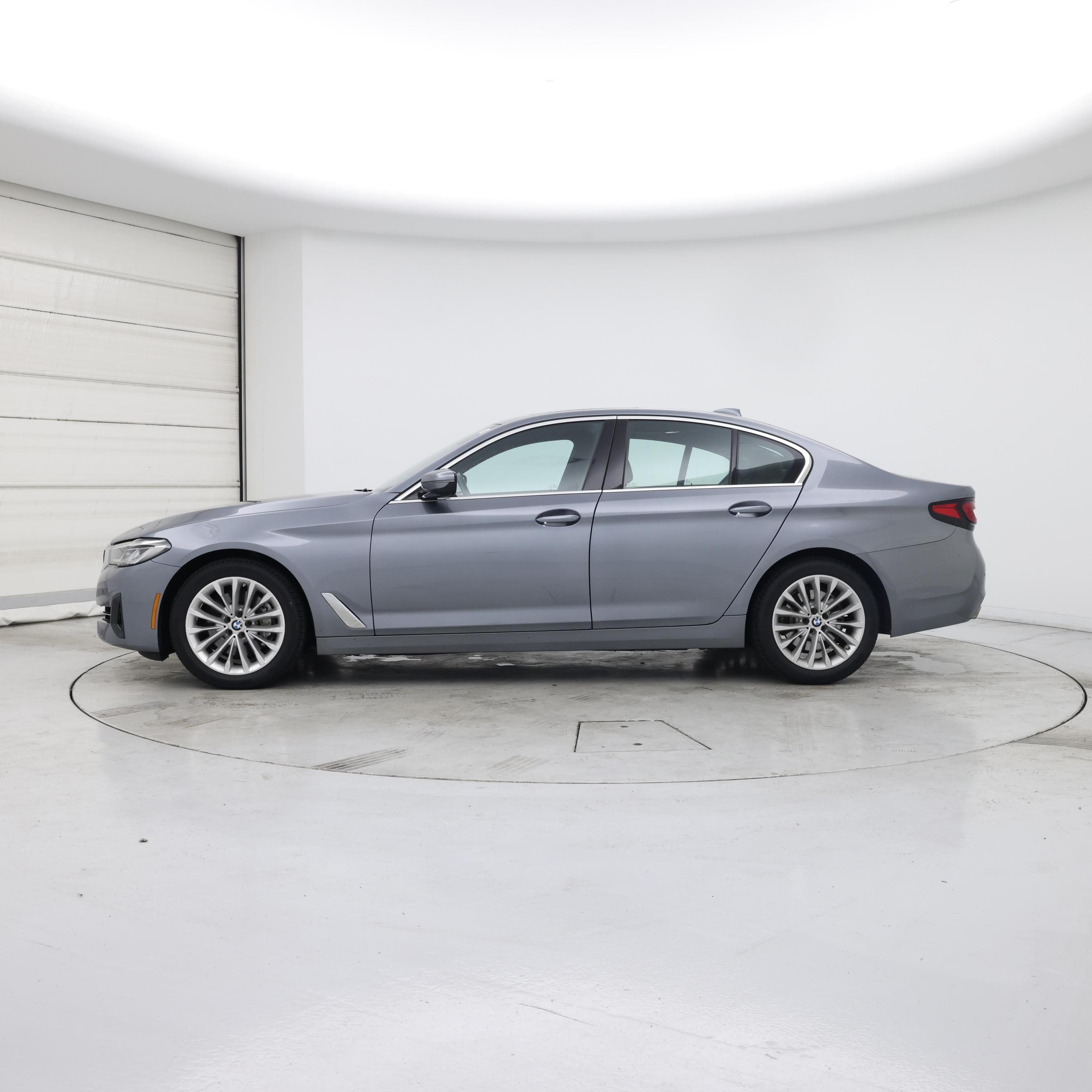 Thumbnail: 2022 BMW 5 Series - 3