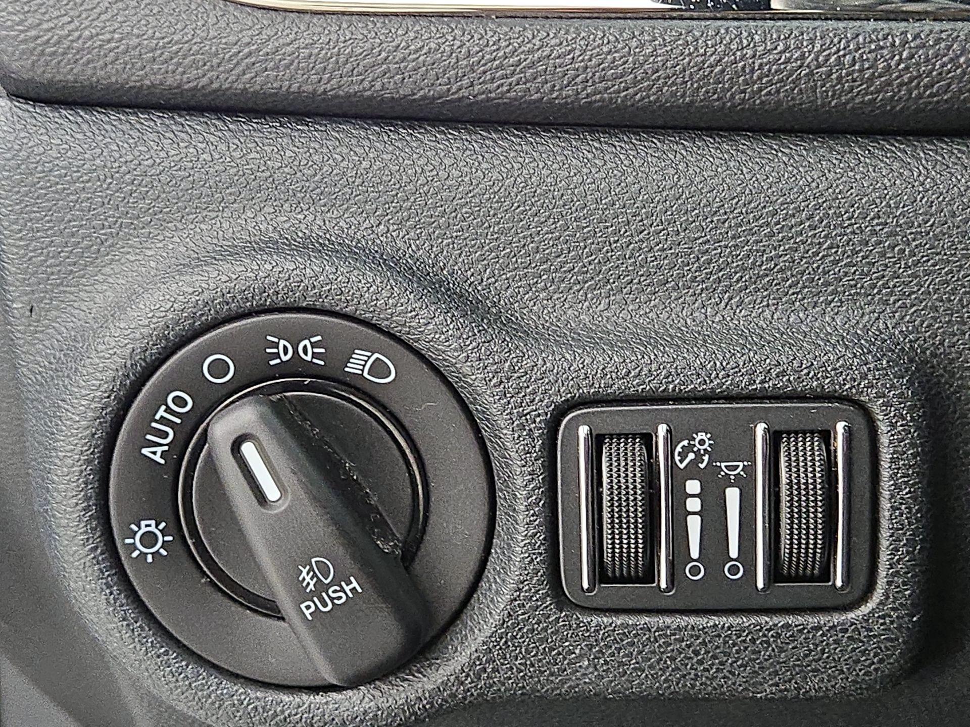 Thumbnail: 2014 Dodge Dart - 13
