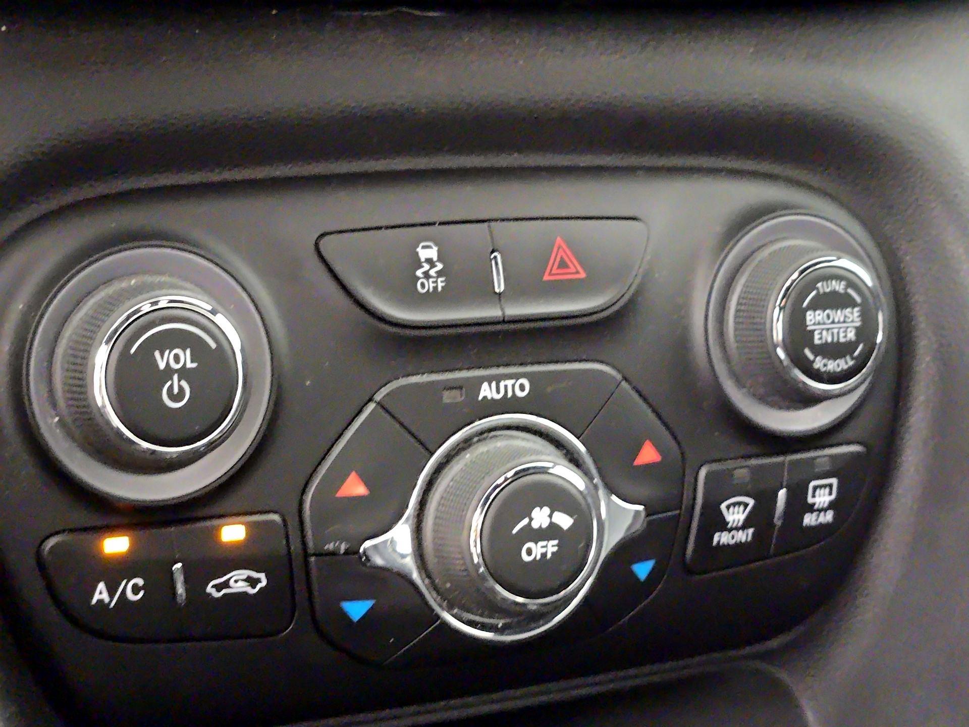 Thumbnail: 2014 Dodge Dart - 17