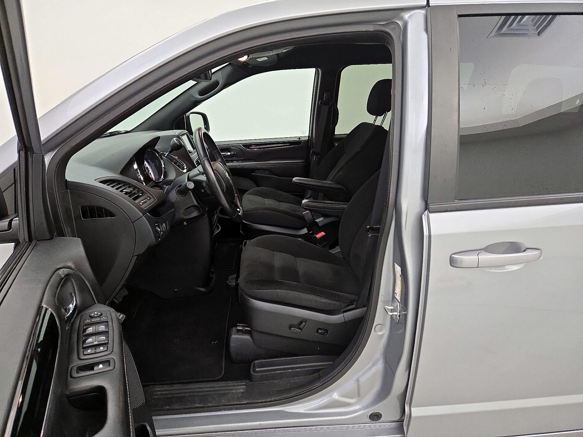 Thumbnail: 2019 Dodge Grand Caravan - 11