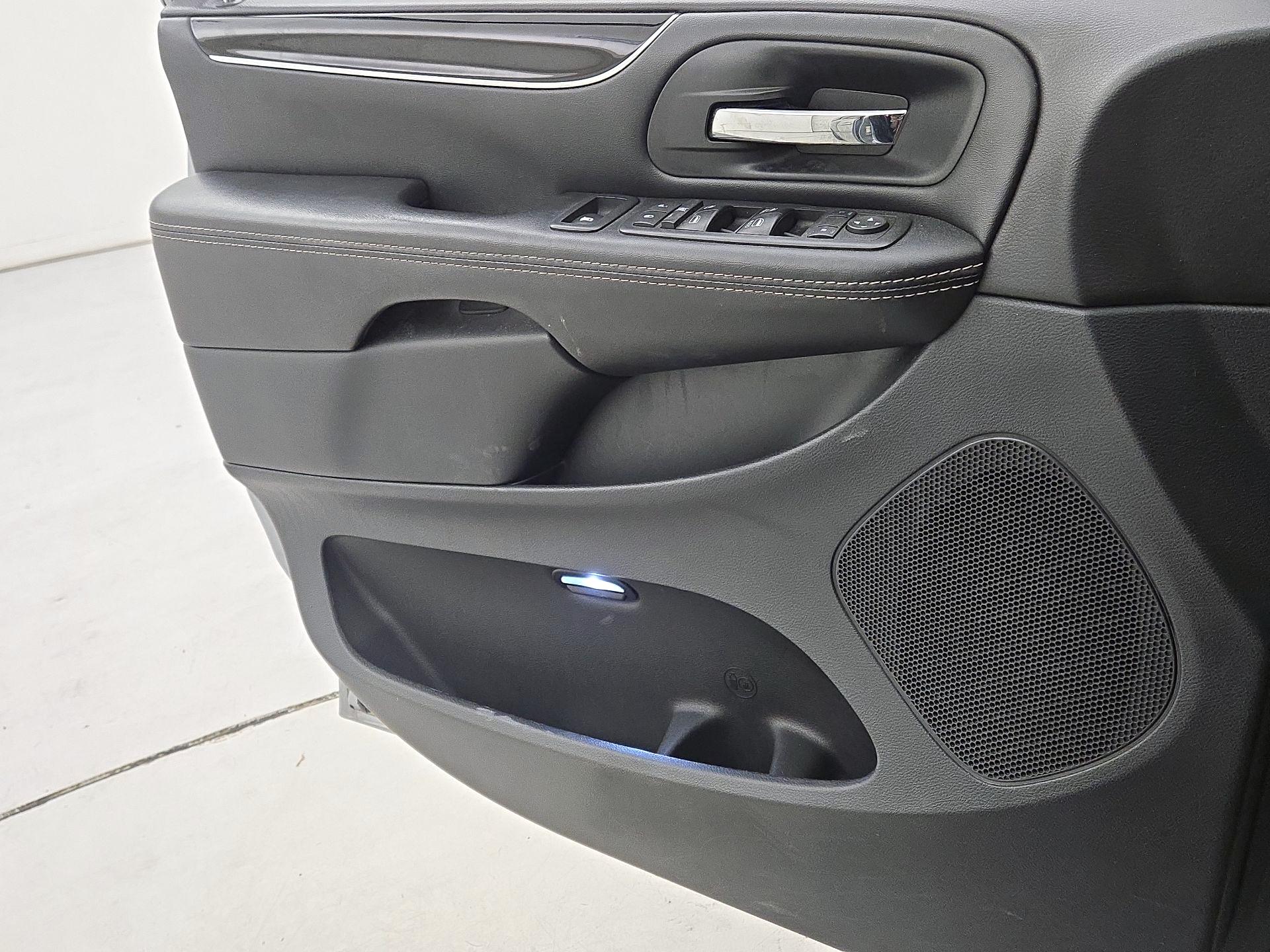 Thumbnail: 2019 Dodge Grand Caravan - 12