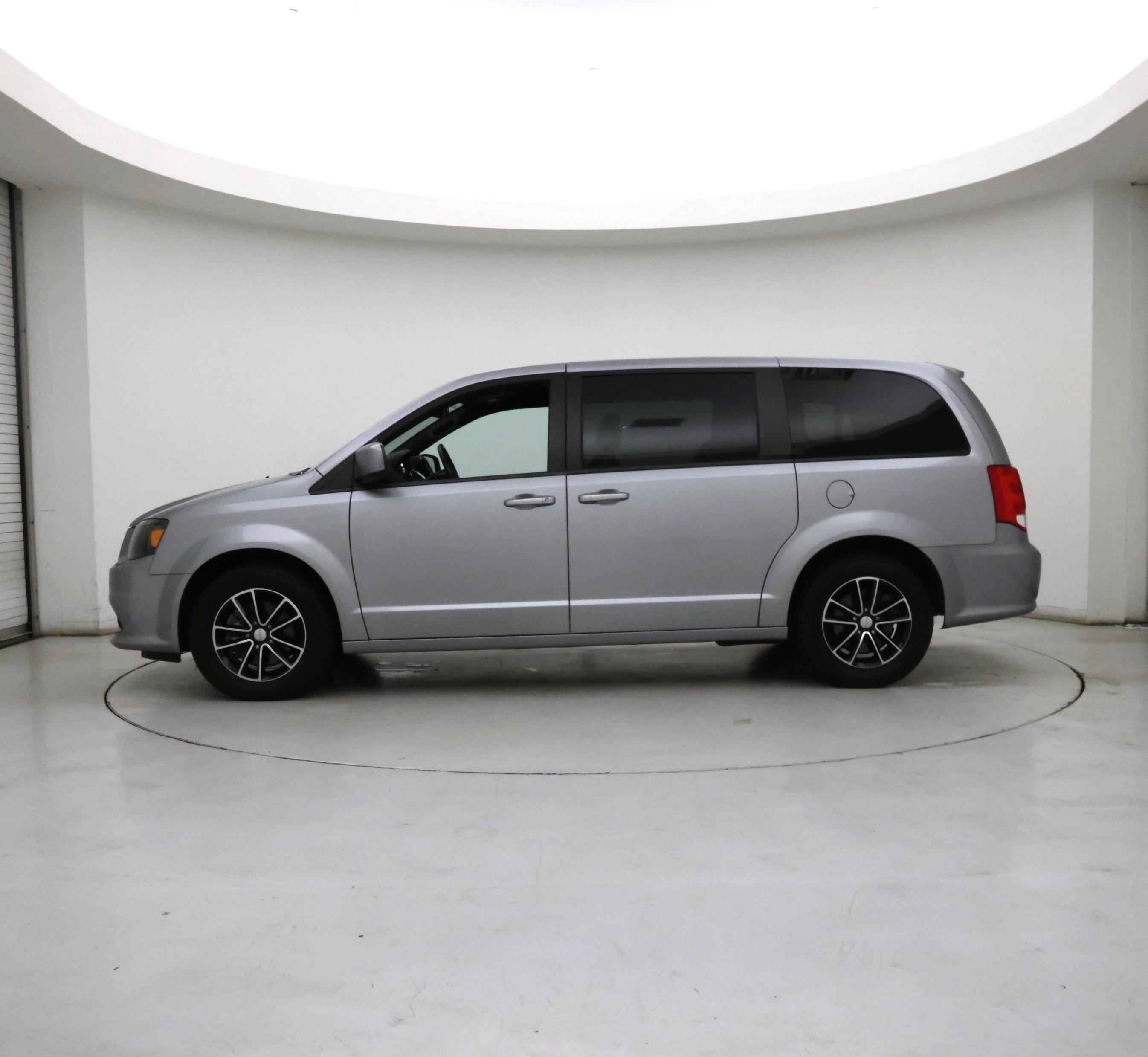 Thumbnail: 2019 Dodge Grand Caravan - 3