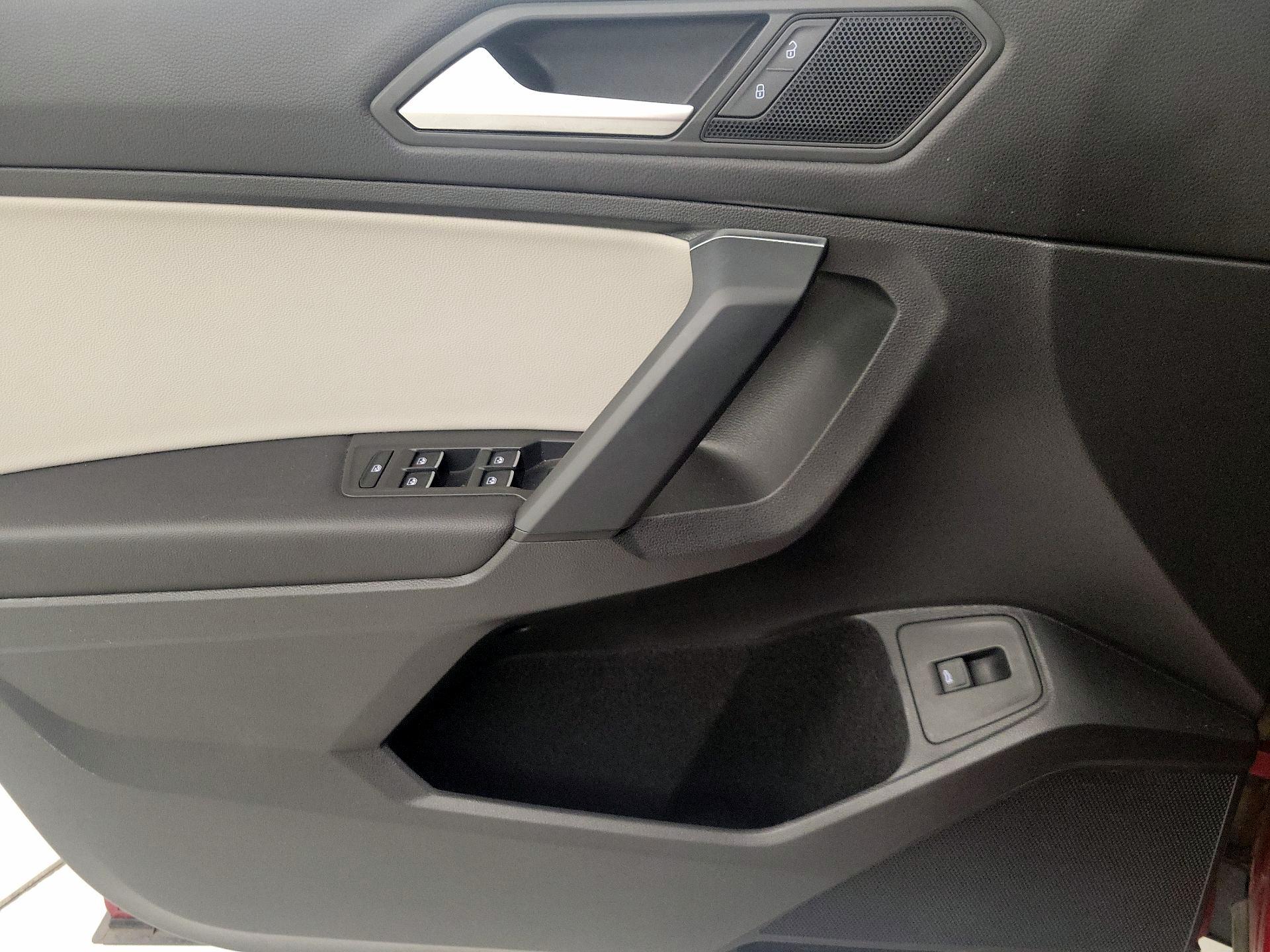 Thumbnail: 2019 Volkswagen Tiguan - 12
