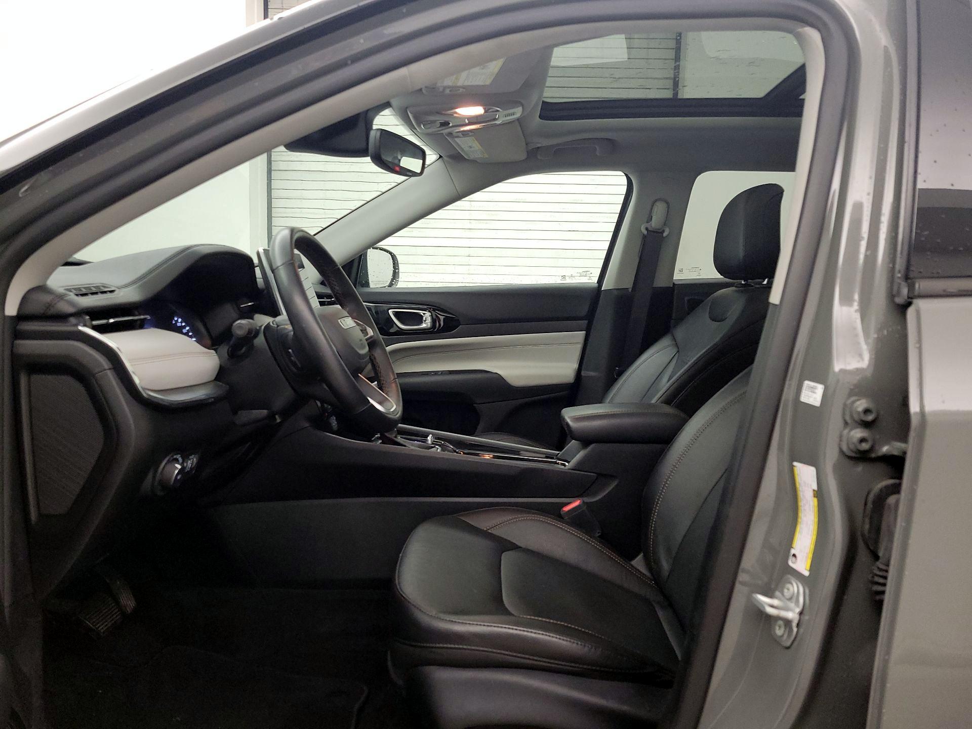 Thumbnail: 2022 Jeep Compass - 11