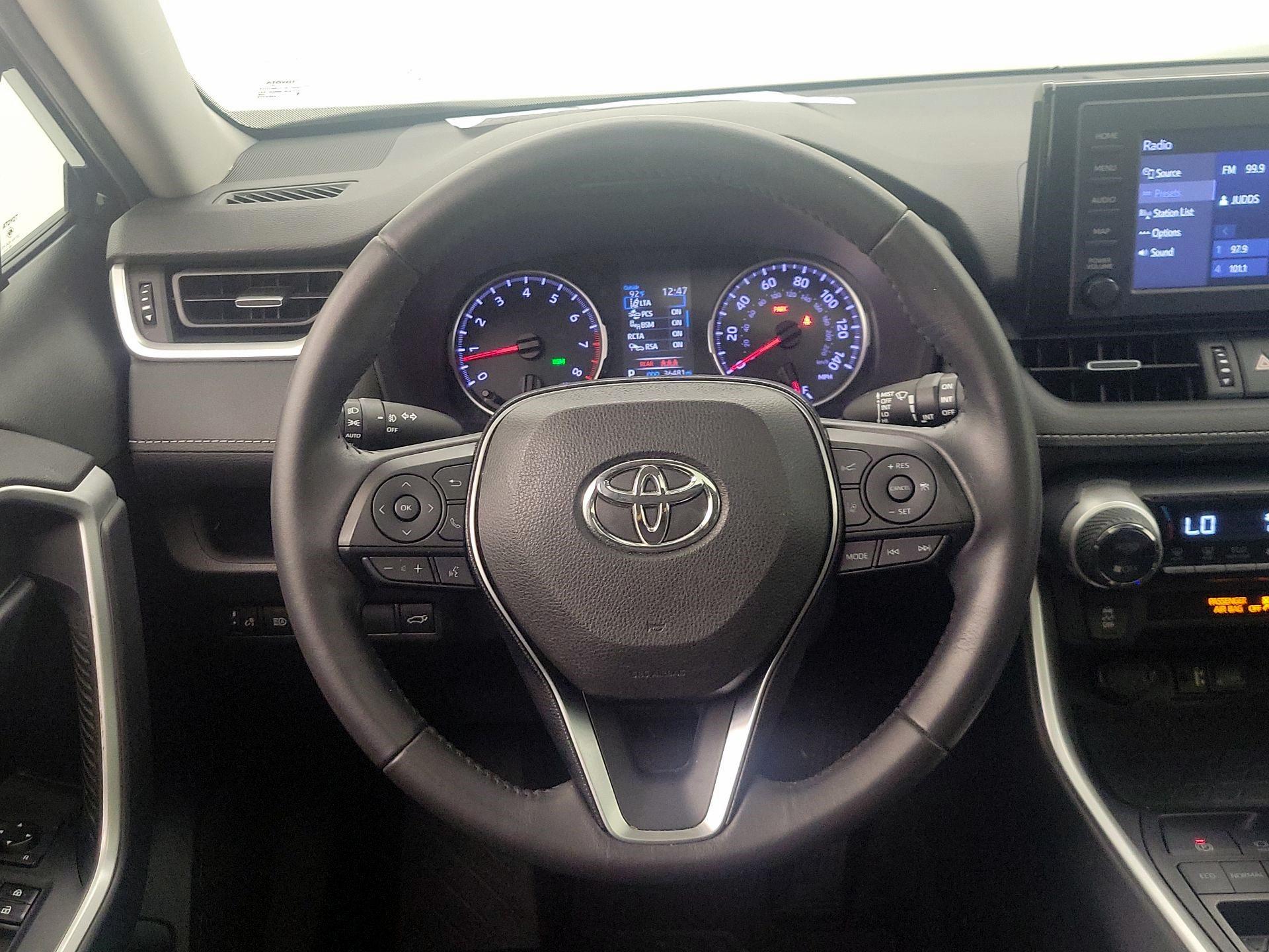 Thumbnail: 2019 Toyota RAV4 - 10