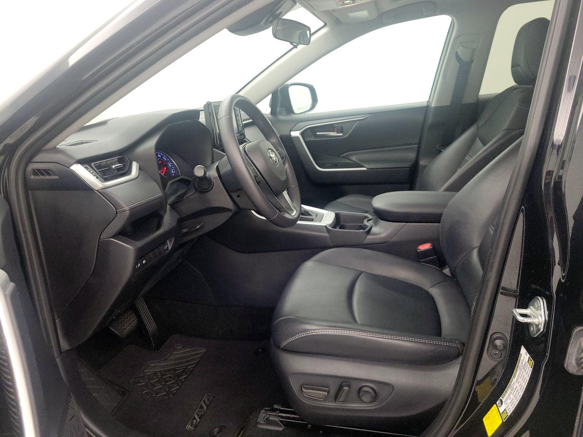 Thumbnail: 2019 Toyota RAV4 - 11