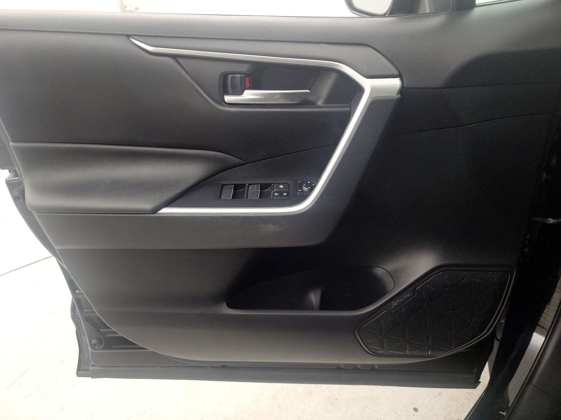 Thumbnail: 2019 Toyota RAV4 - 12