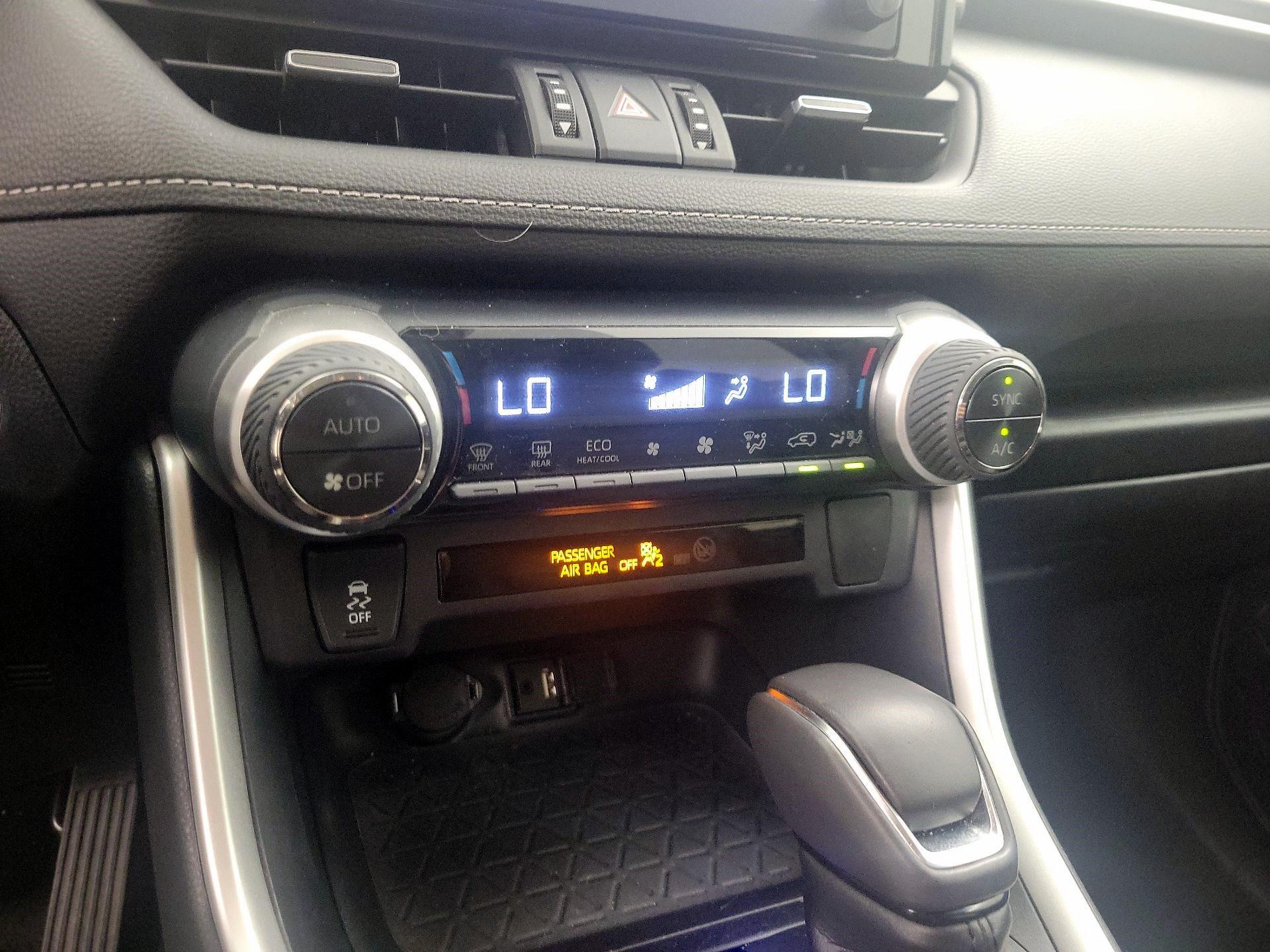 Thumbnail: 2019 Toyota RAV4 - 16