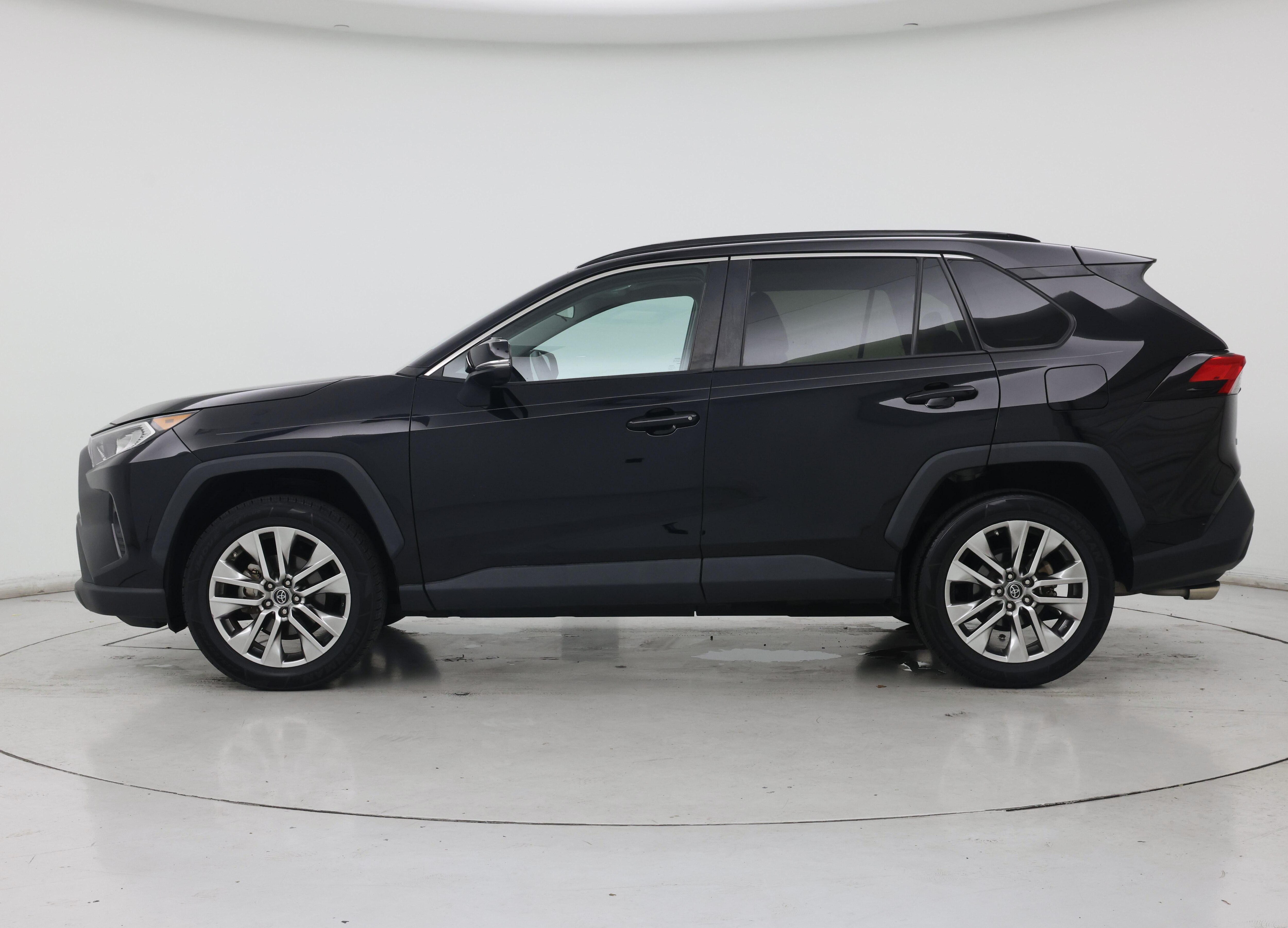 Thumbnail: 2019 Toyota RAV4 - 3