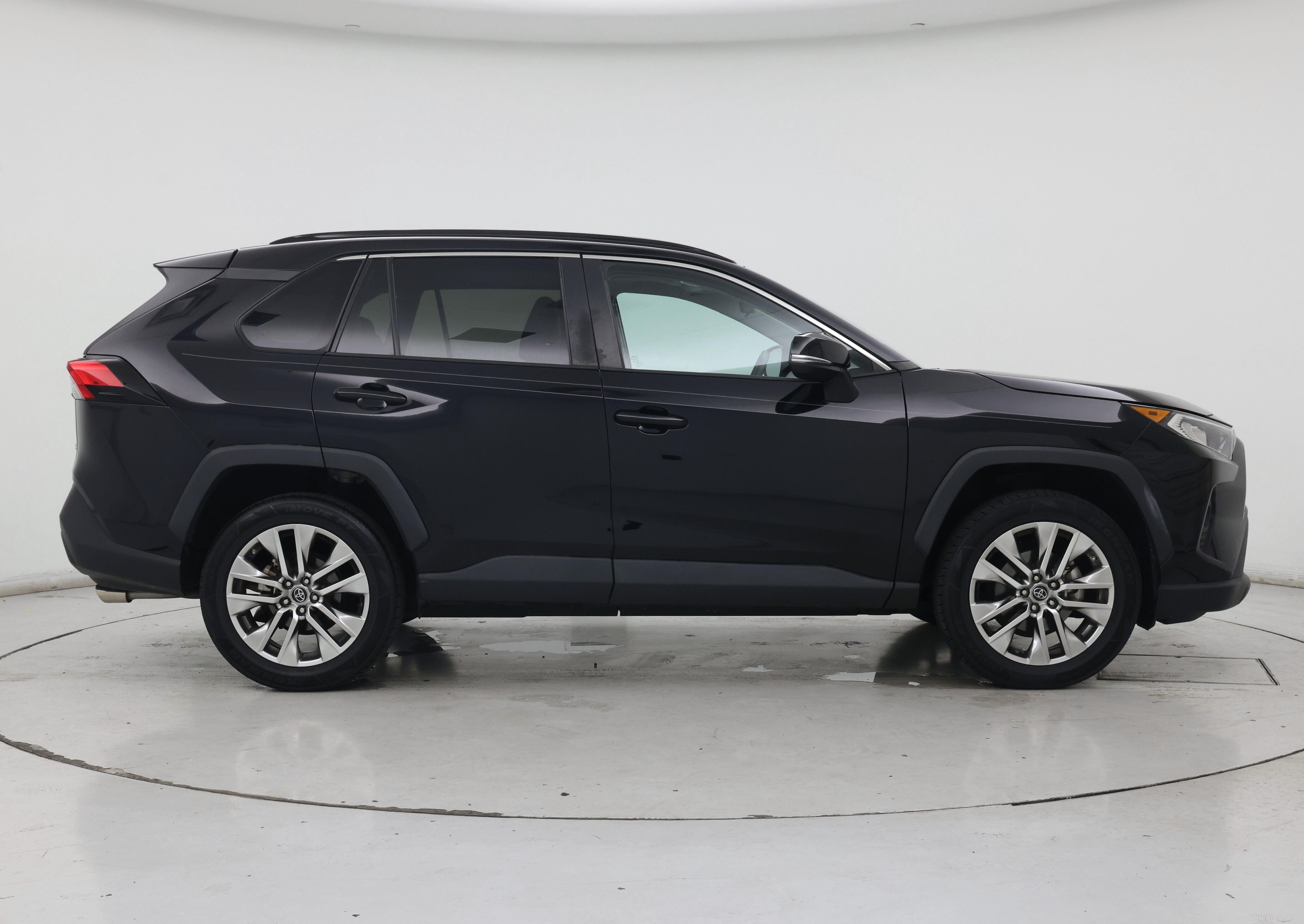 Thumbnail: 2019 Toyota RAV4 - 7