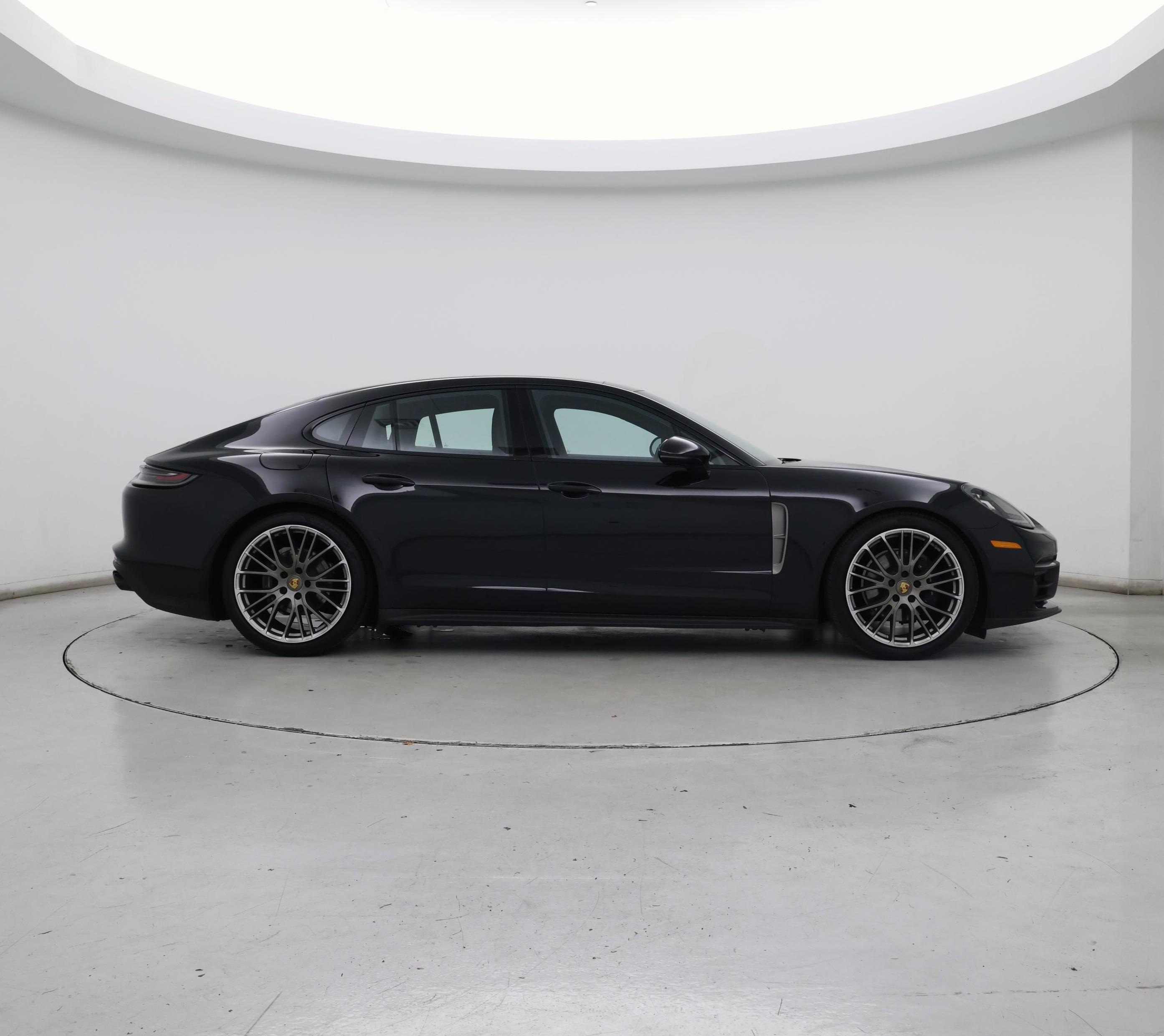 Thumbnail: 2023 Porsche Panamera - 7