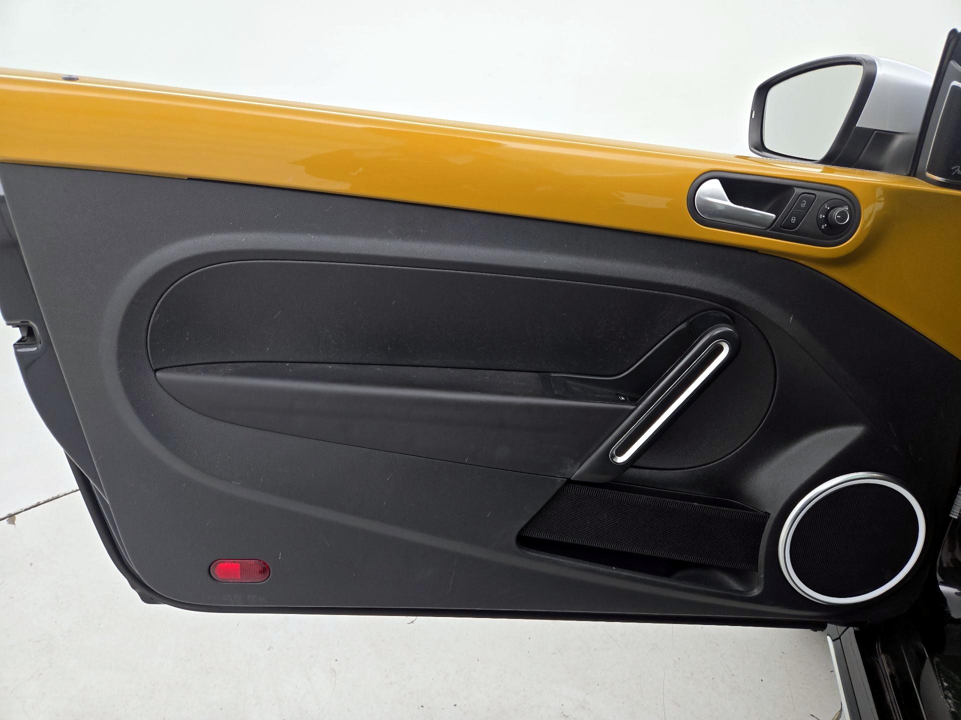 Thumbnail: 2016 Volkswagen Beetle - 12
