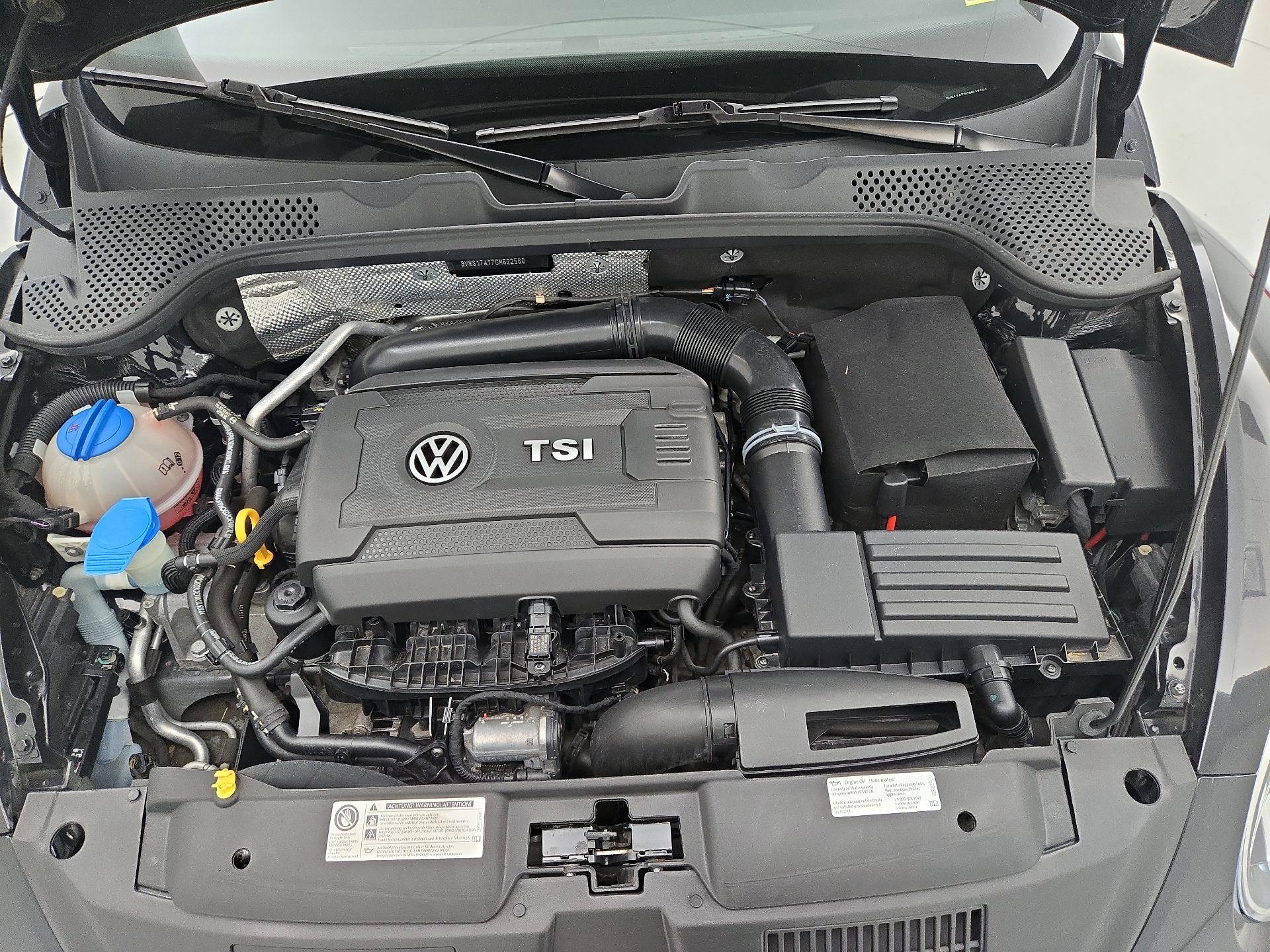 Thumbnail: 2016 Volkswagen Beetle - 20
