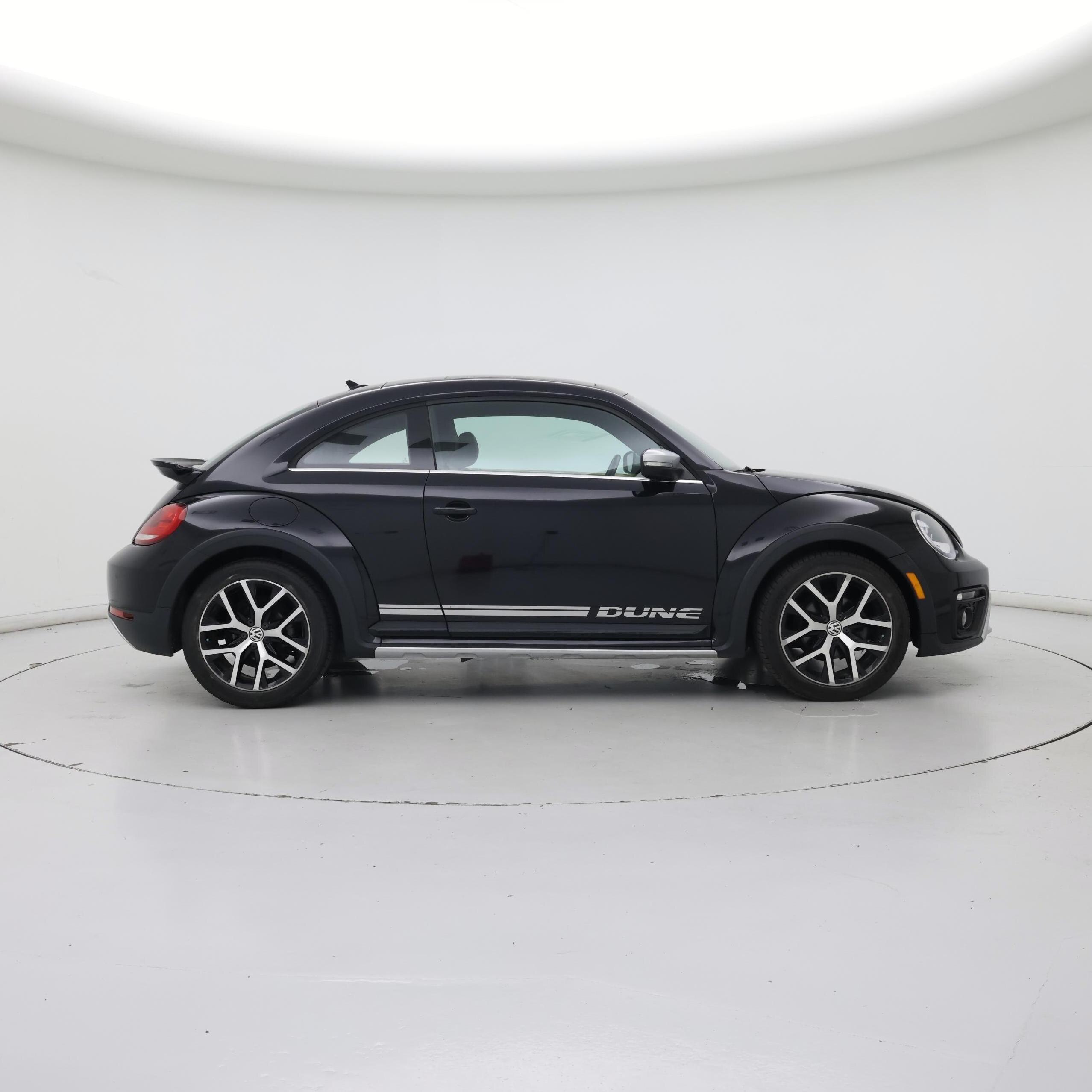 Thumbnail: 2016 Volkswagen Beetle - 7