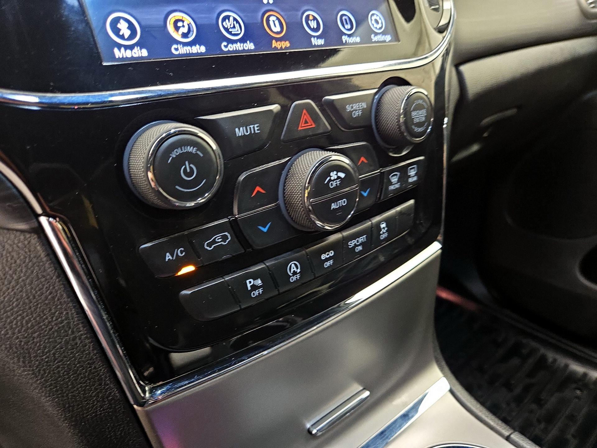 Thumbnail: 2020 Jeep Grand Cherokee - 17