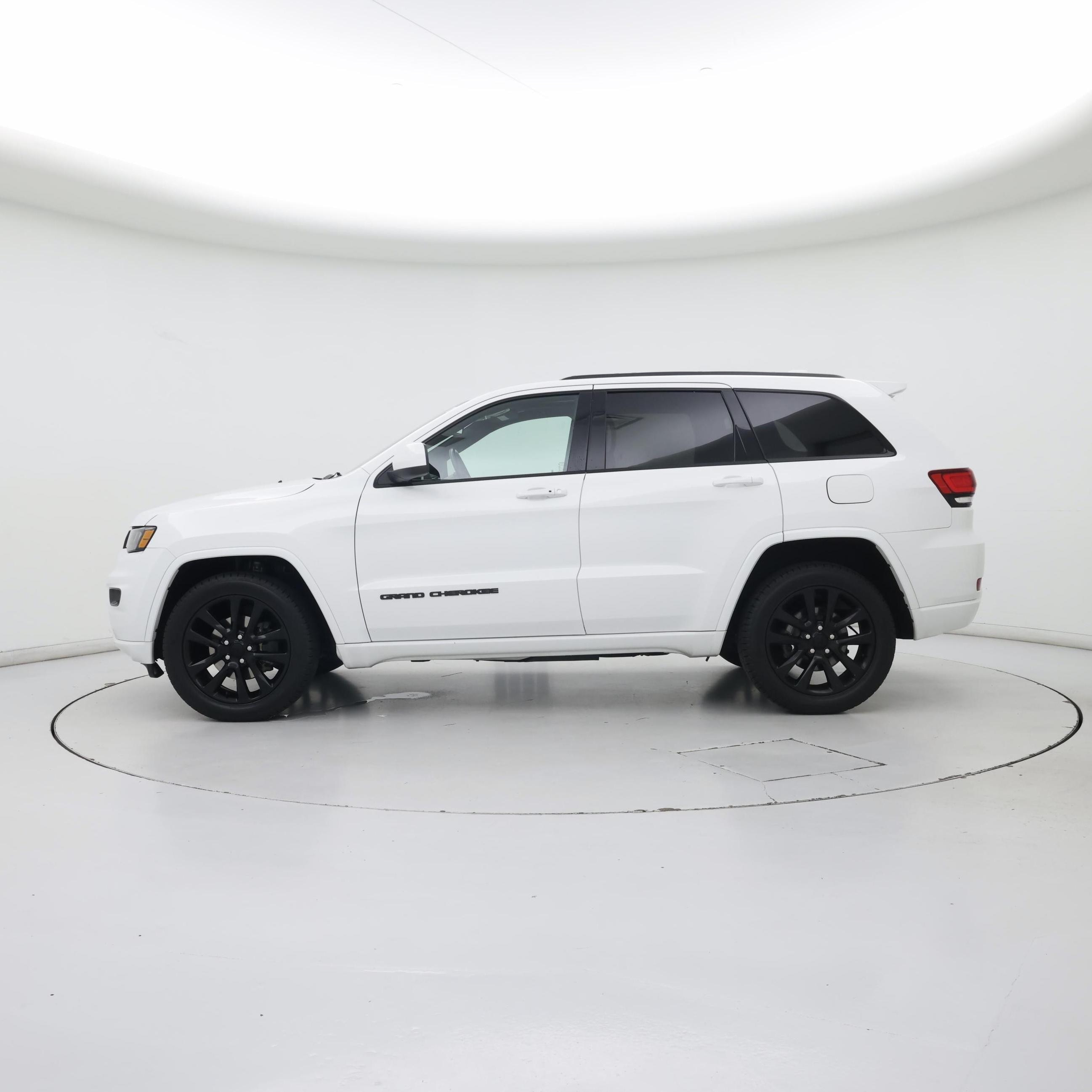 Thumbnail: 2020 Jeep Grand Cherokee - 3