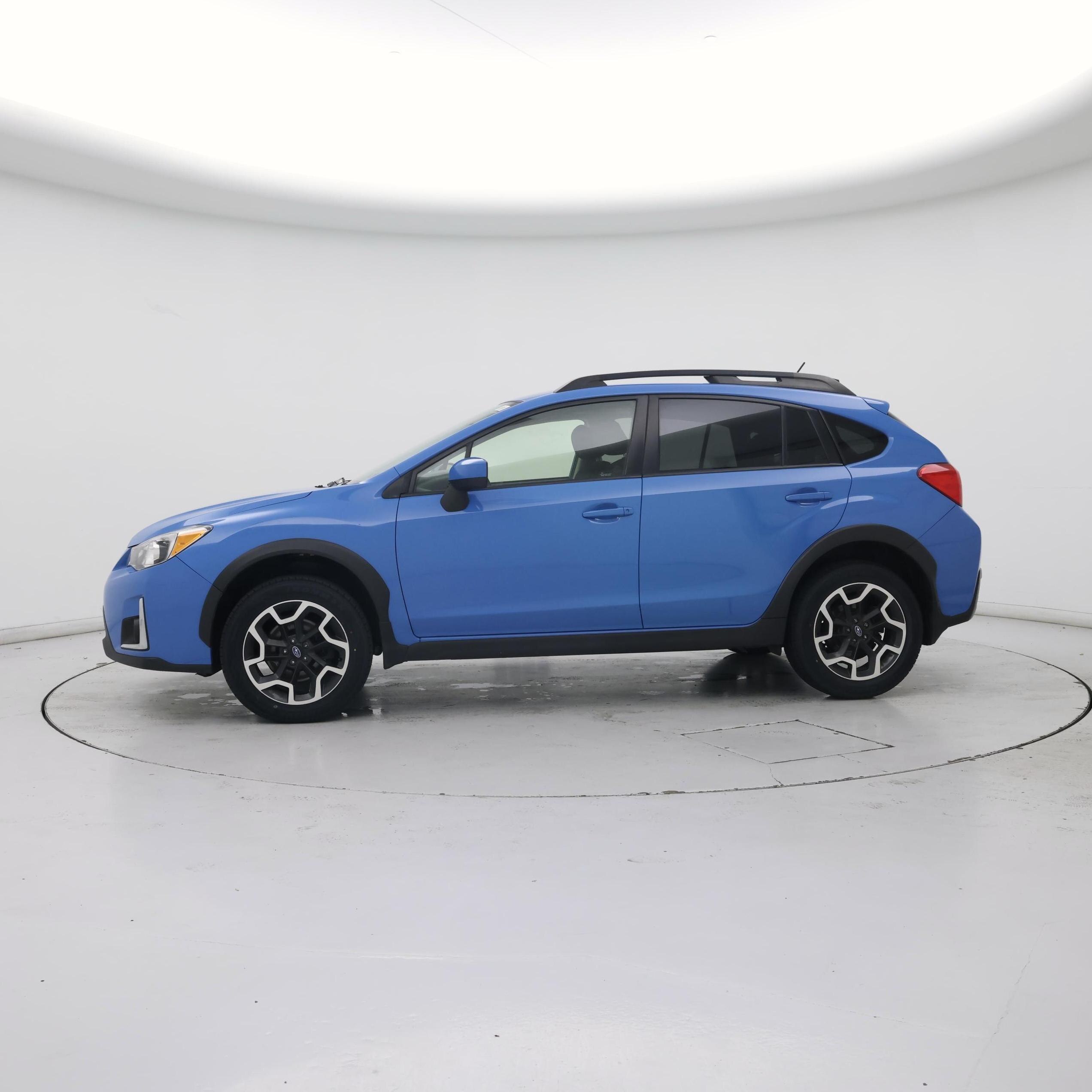Thumbnail: 2017 Subaru Crosstrek - 3